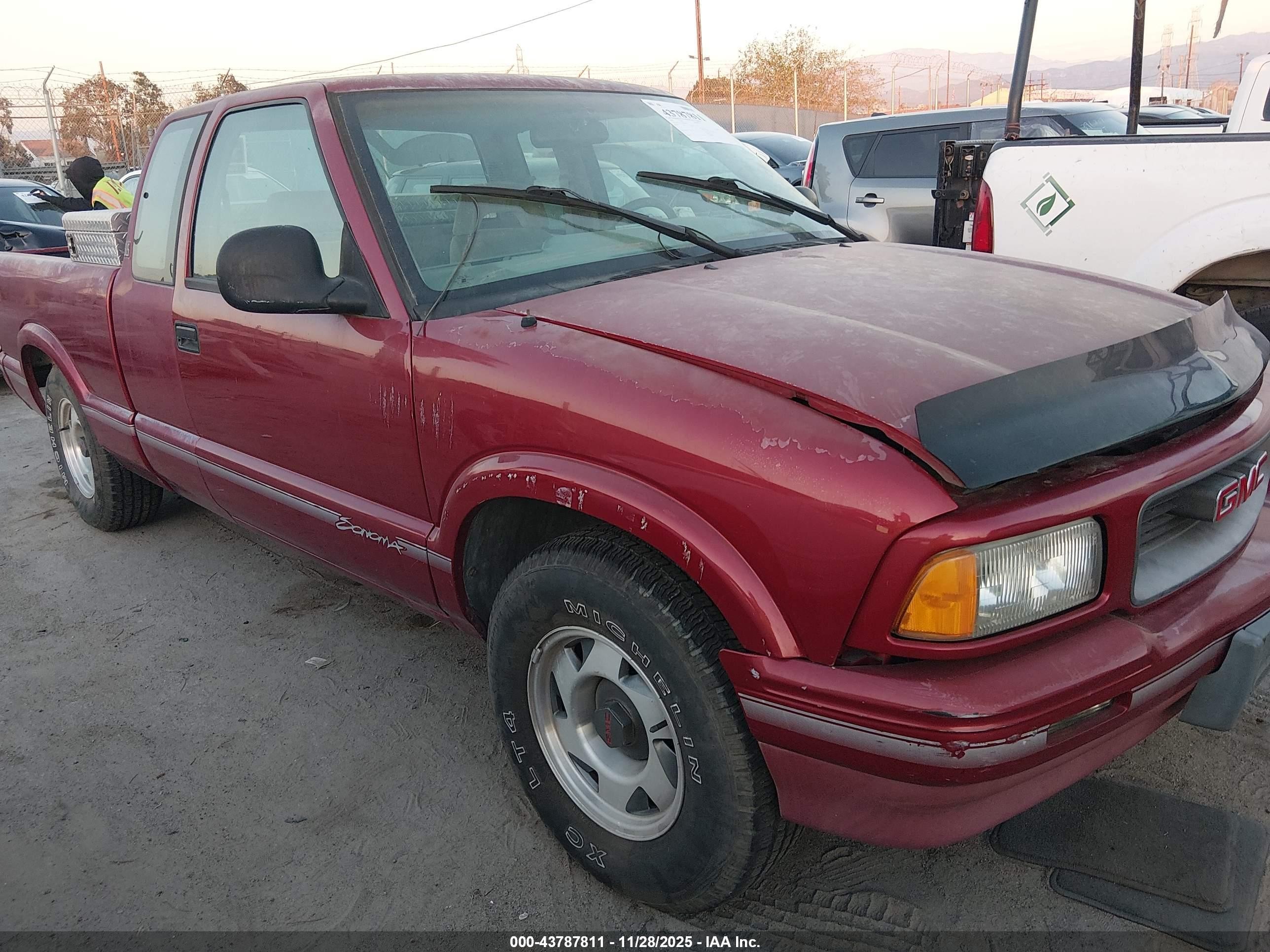 1996 Gmc Sonoma   Burgundy vin: 1GTCS1943T8504048