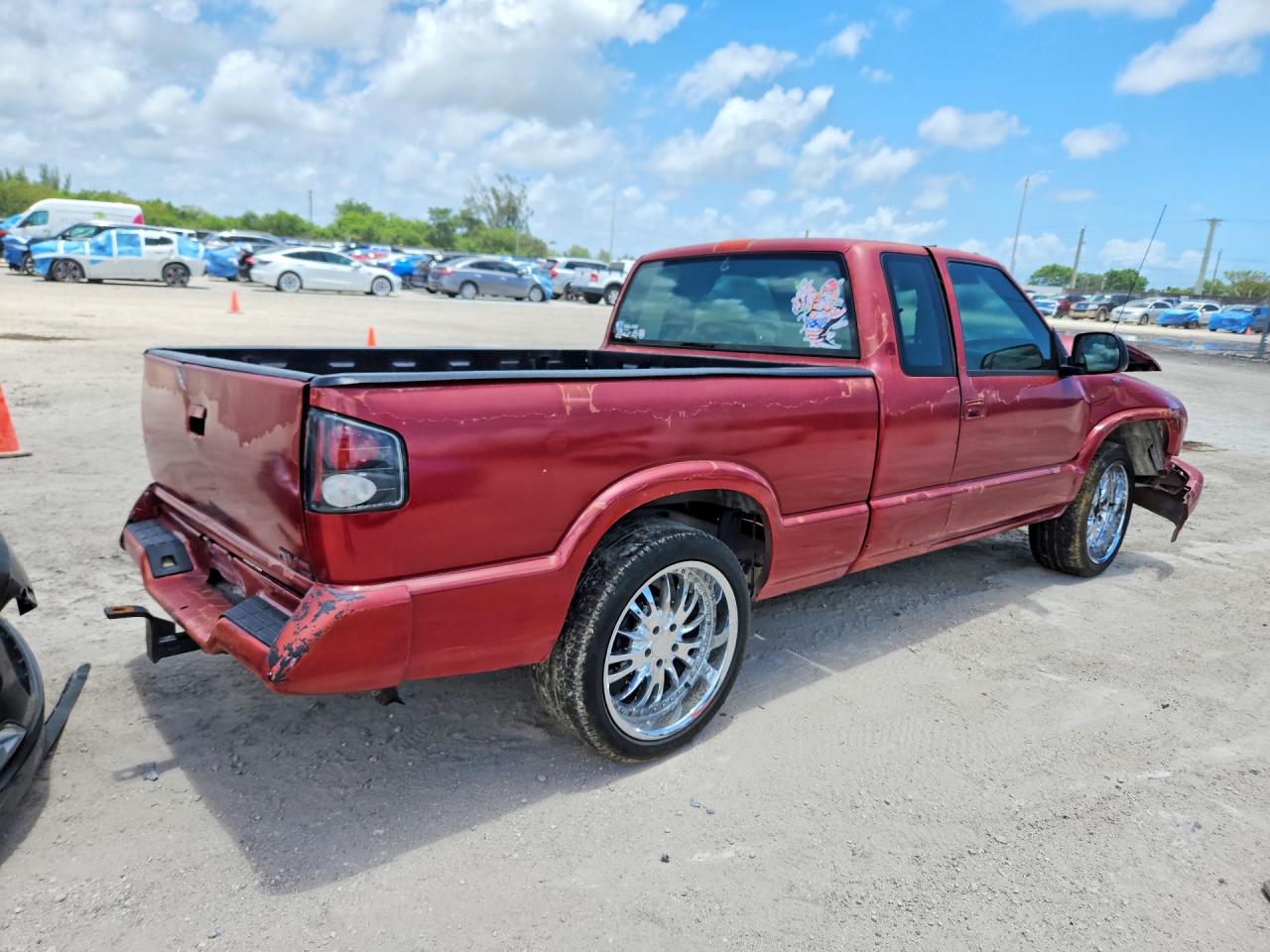 1997 Gmc Sonoma Red vin: 1GTCS1944V8528569