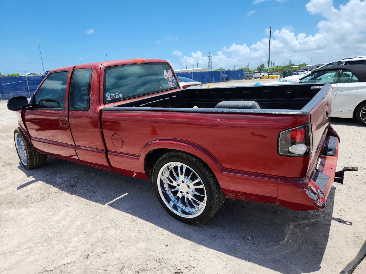 1997 Gmc Sonoma Red vin: 1GTCS1944V8528569