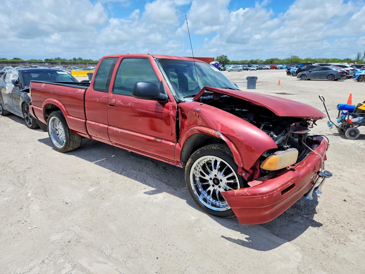 1997 Gmc Sonoma Red vin: 1GTCS1944V8528569