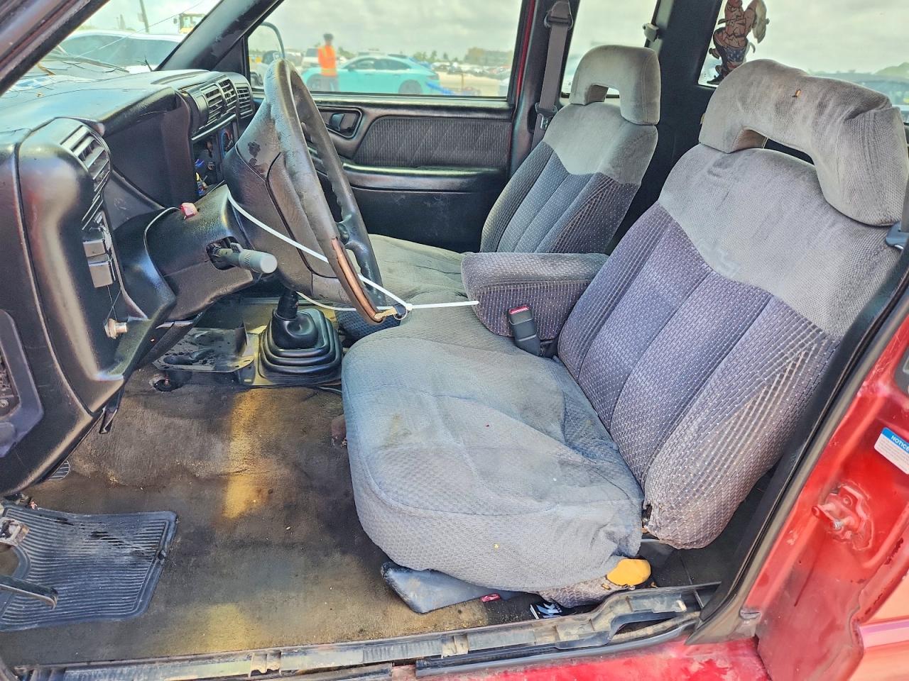 1997 Gmc Sonoma Red vin: 1GTCS1944V8528569