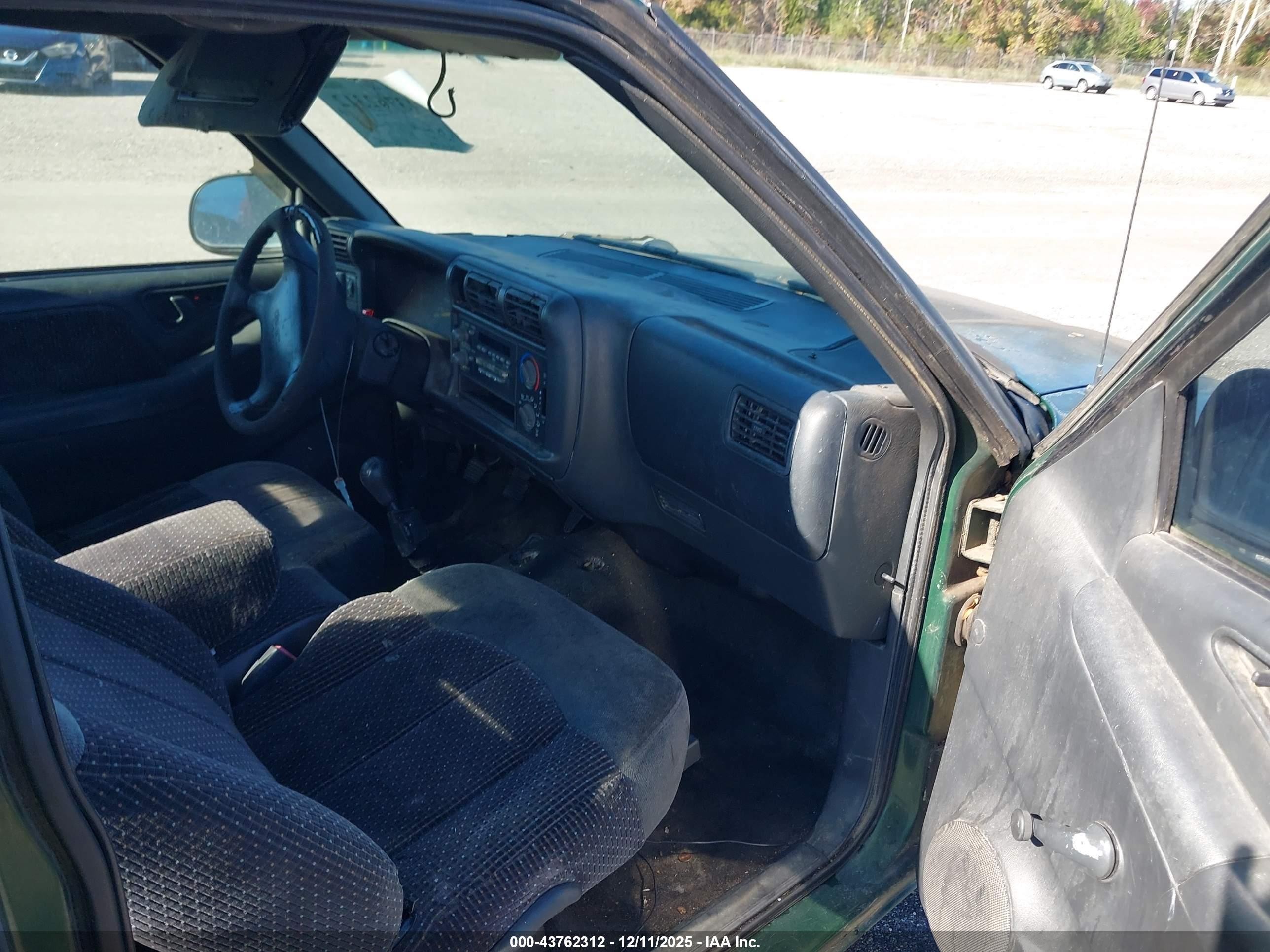 1996 Gmc Sonoma   Green vin: 1GTCS1945TK524014