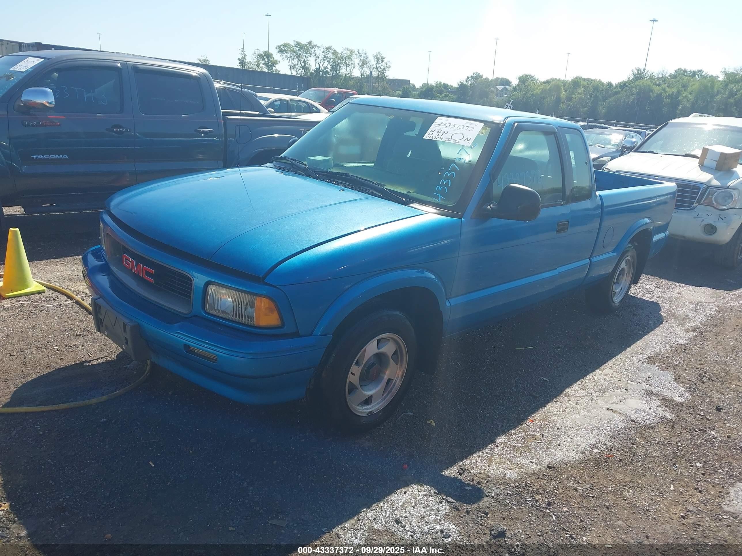 1994 Gmc Sonoma   Blue vin: 1GTCS1948R8532856