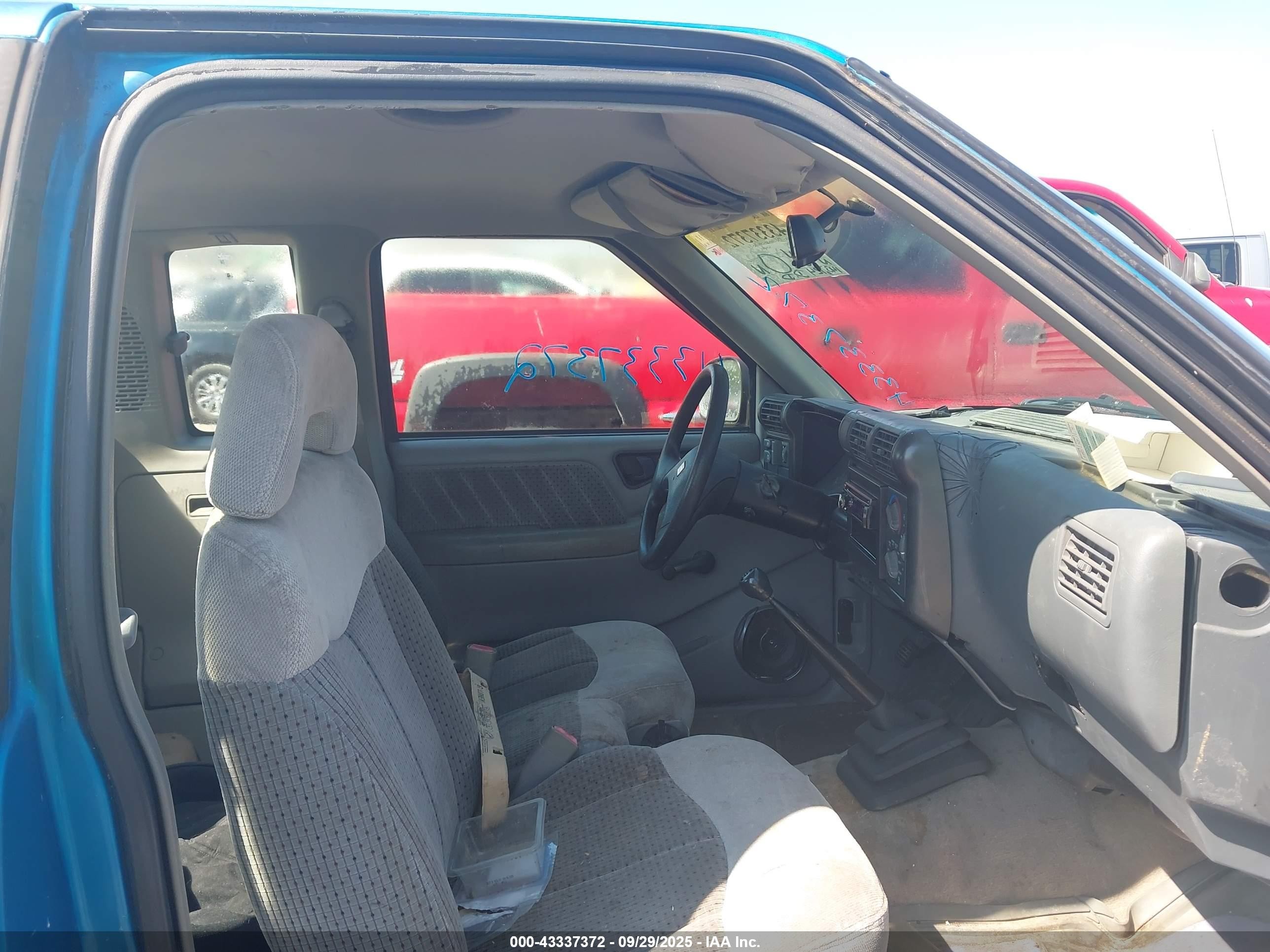 1994 Gmc Sonoma   Blue vin: 1GTCS1948R8532856