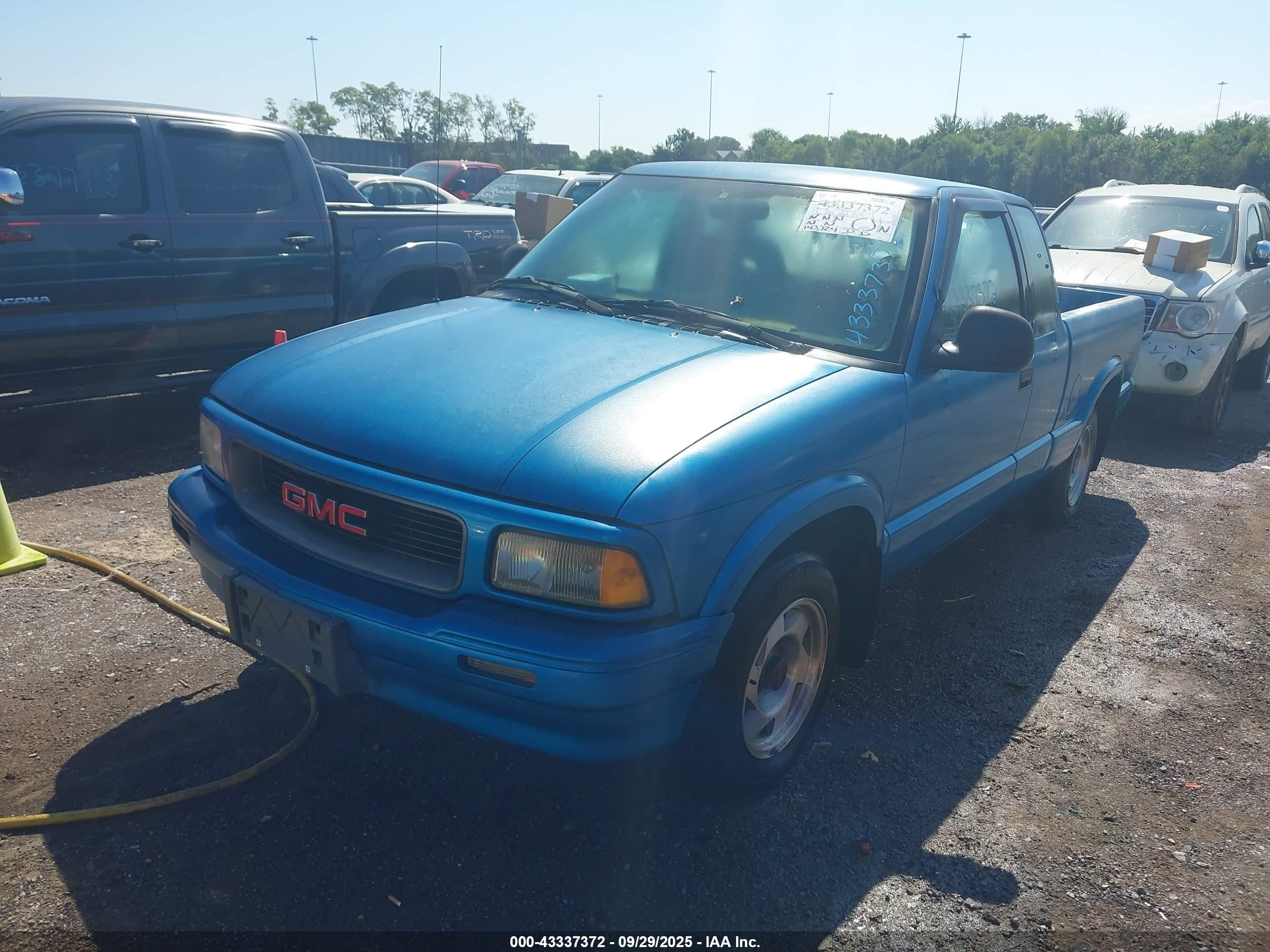 1994 Gmc Sonoma   Blue vin: 1GTCS1948R8532856
