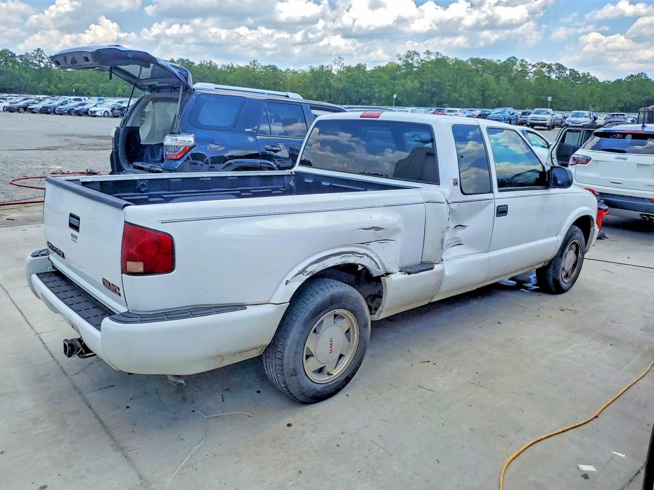 2002 Gmc Sonoma White vin: 1GTCS195528120344