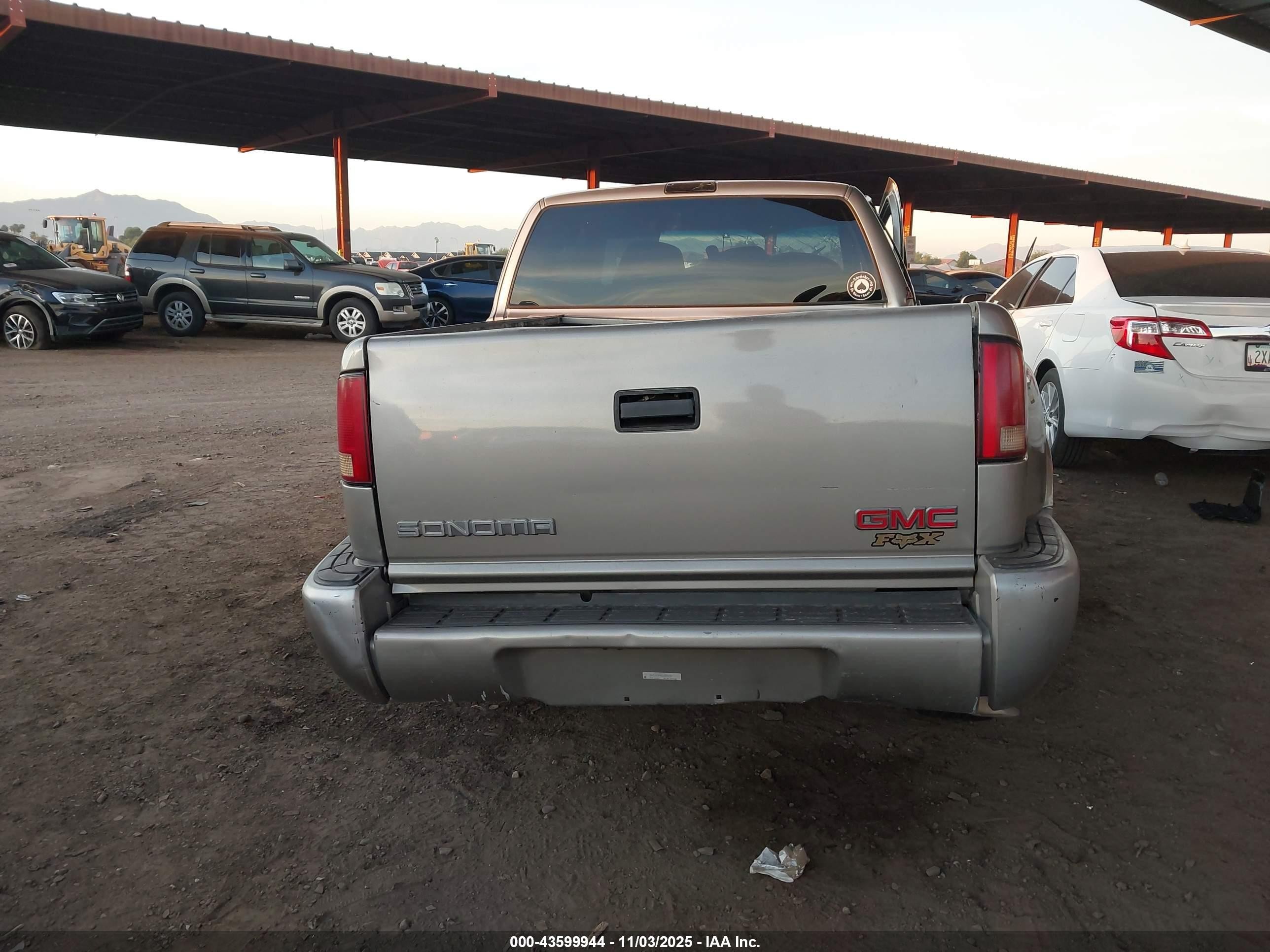 2001 Gmc Sonoma Sls Brown vin: 1GTCS195818245157