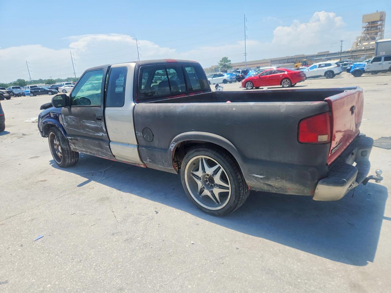 2001 Gmc Sonoma Black vin: 1GTCS19W418102876