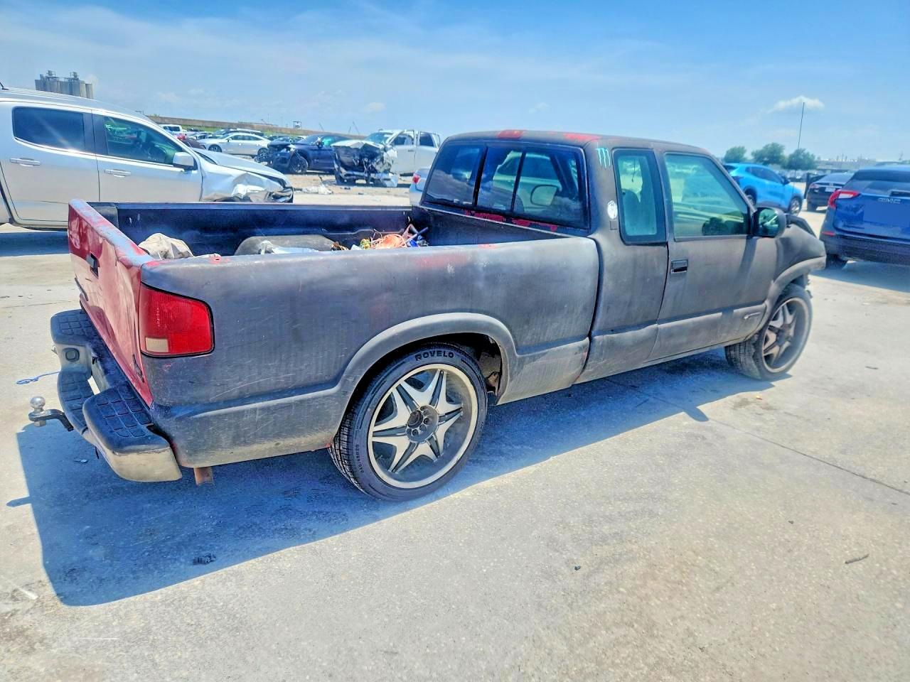 2001 Gmc Sonoma Black vin: 1GTCS19W418102876