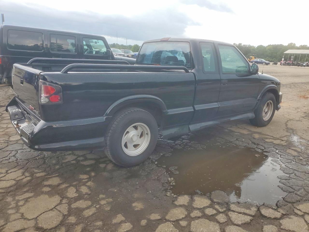 1996 Gmc Sonoma Black vin: 1GTCS19W4T8503945