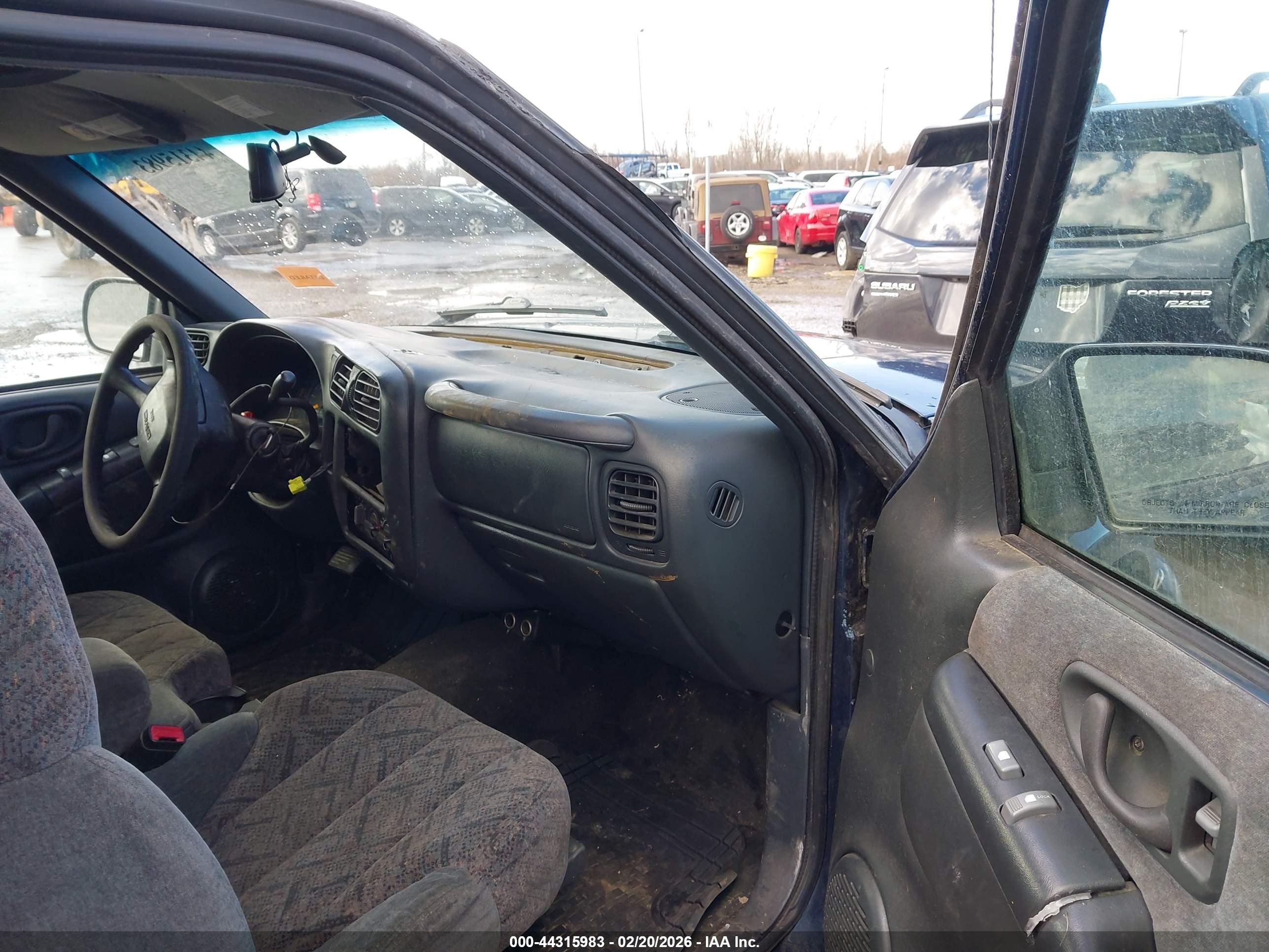 2000 Gmc Sonoma Sls Dark Blue vin: 1GTCS19W8Y8251656