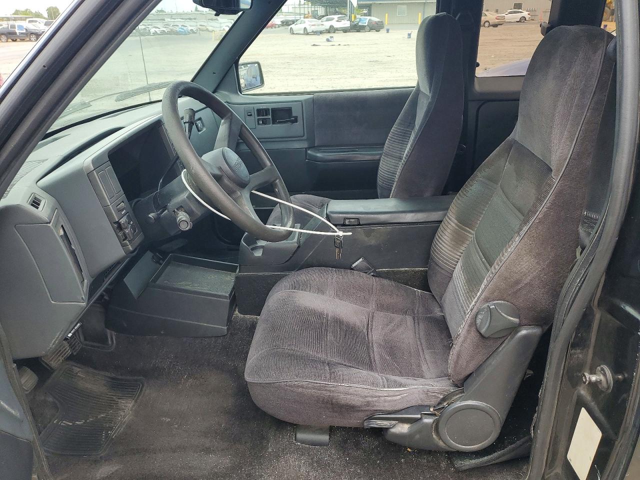 1993 Gmc Sonoma Black vin: 1GTCS19W9P0516002