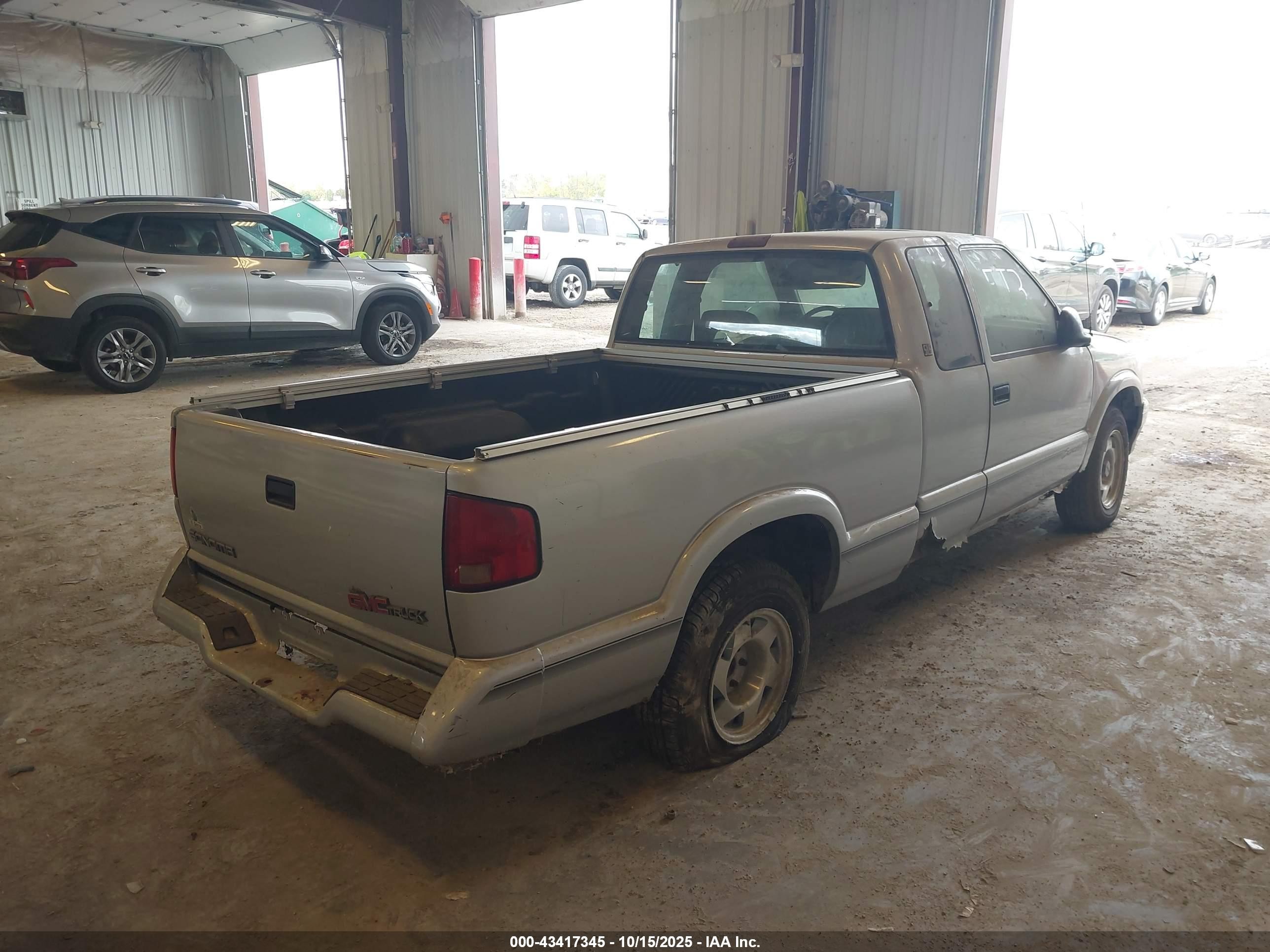 1996 Gmc Sonoma   Silver vin: 1GTCS19WXTK513155