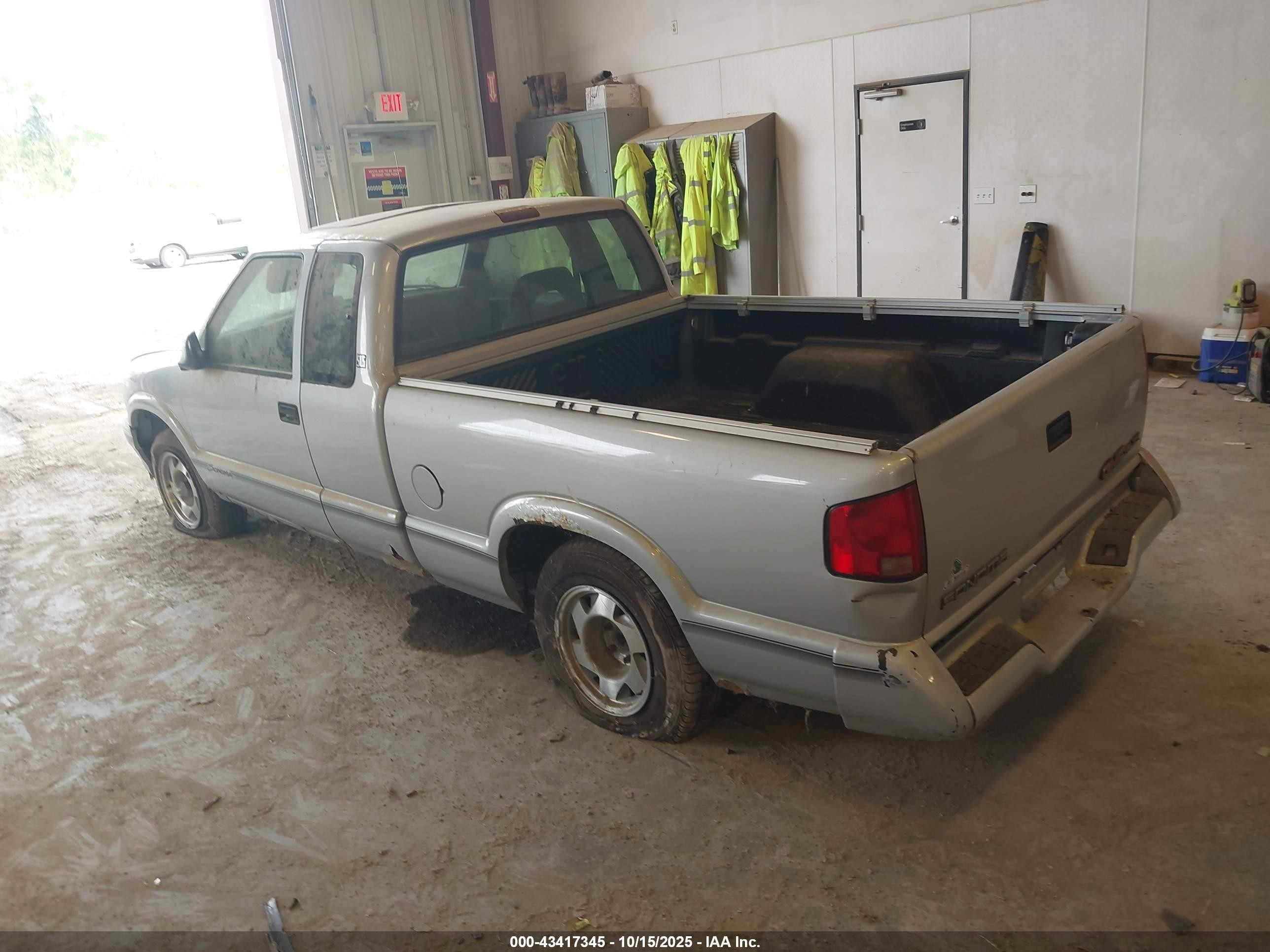 1996 Gmc Sonoma   Silver vin: 1GTCS19WXTK513155