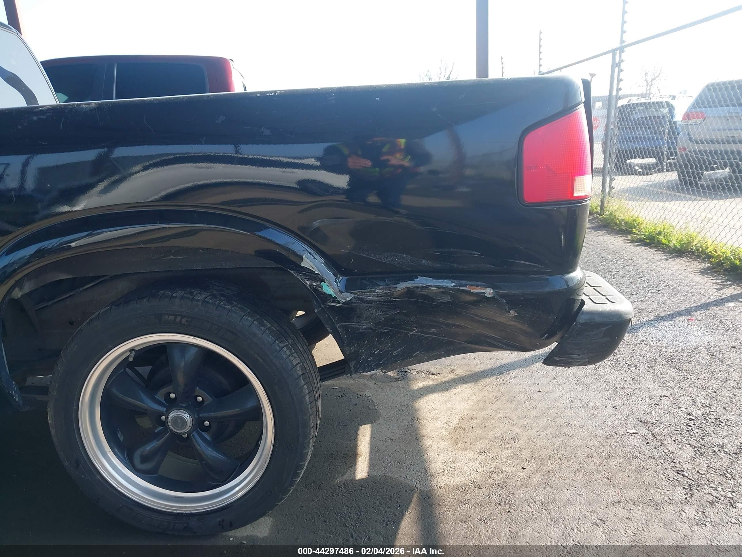 1999 Gmc Sonoma Sls Black vin: 1GTCS19X0X8515797