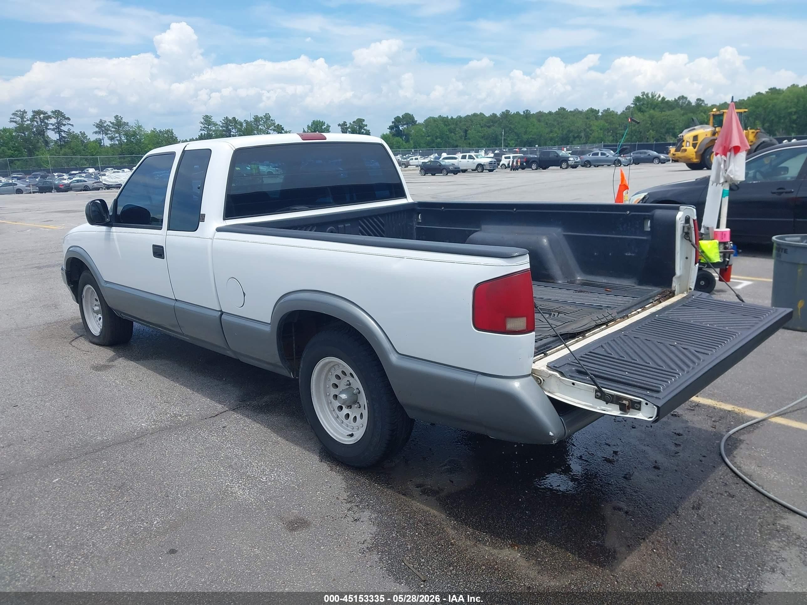 1996 Gmc Sonoma   White vin: 1GTCS19X3TK526449