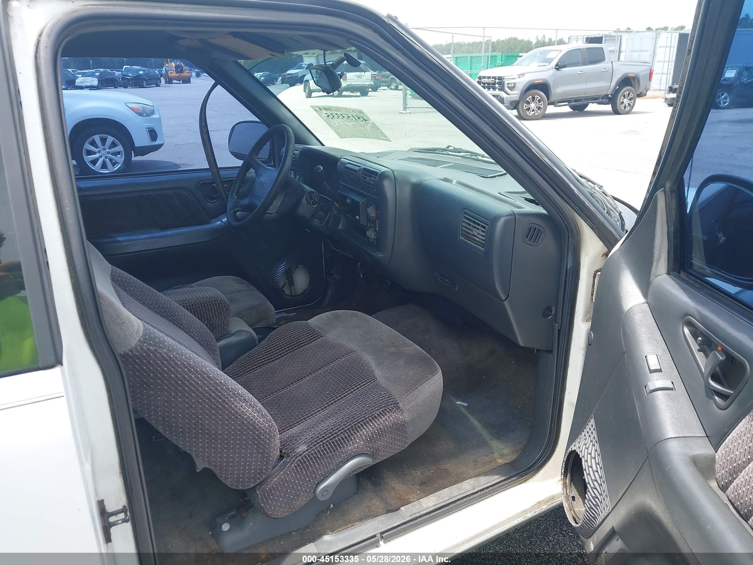1996 Gmc Sonoma   White vin: 1GTCS19X3TK526449