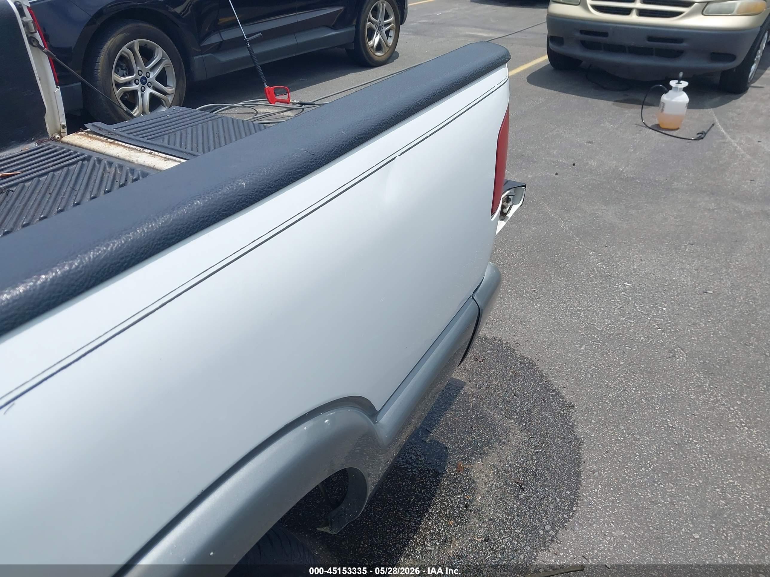 1996 Gmc Sonoma   White vin: 1GTCS19X3TK526449