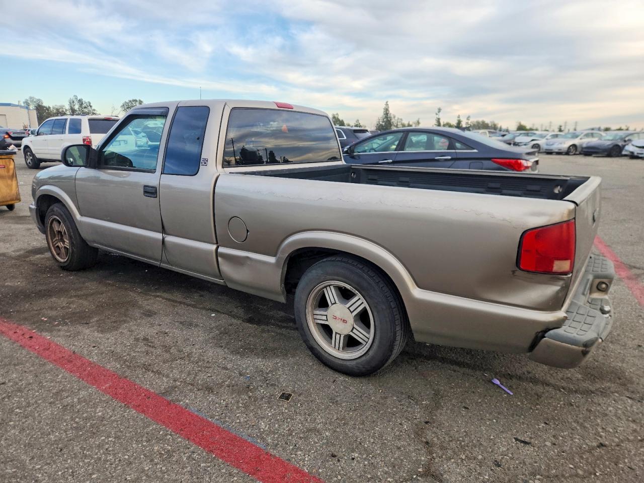 1999 Gmc Sonoma Gold vin: 1GTCS19X3X8501182