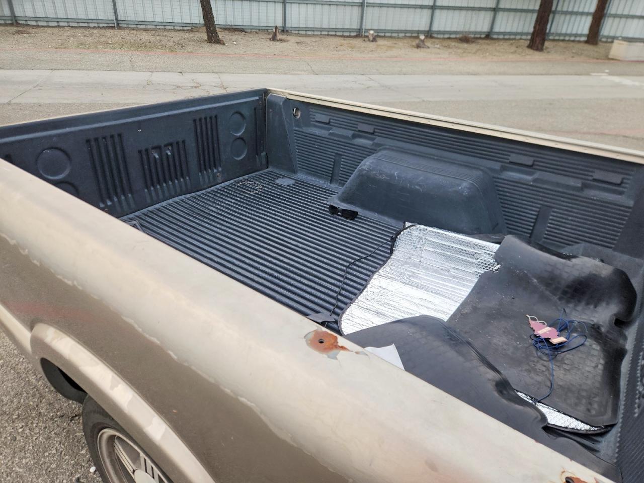 1999 Gmc Sonoma Gold vin: 1GTCS19X3X8501182