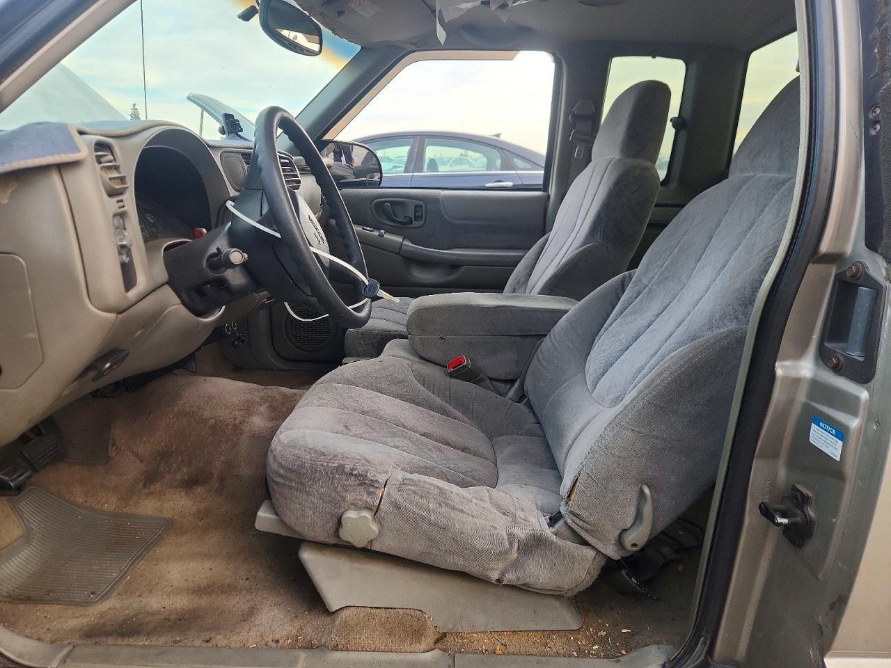 1999 Gmc Sonoma Gold vin: 1GTCS19X3X8501182
