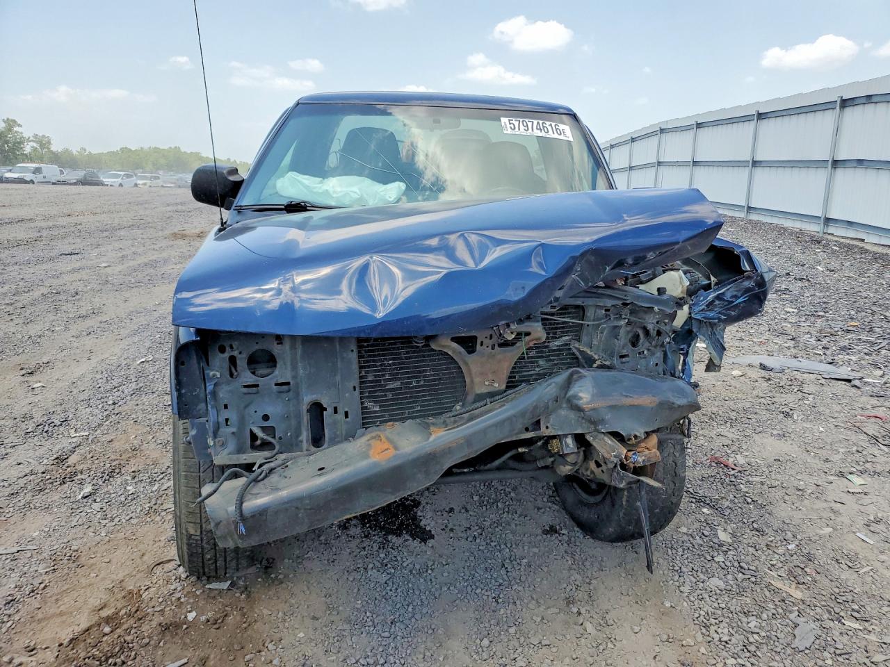 2003 Gmc Sonoma Blue vin: 1GTCS19X438188167