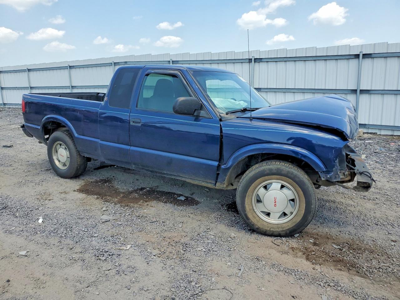 2003 Gmc Sonoma Blue vin: 1GTCS19X438188167