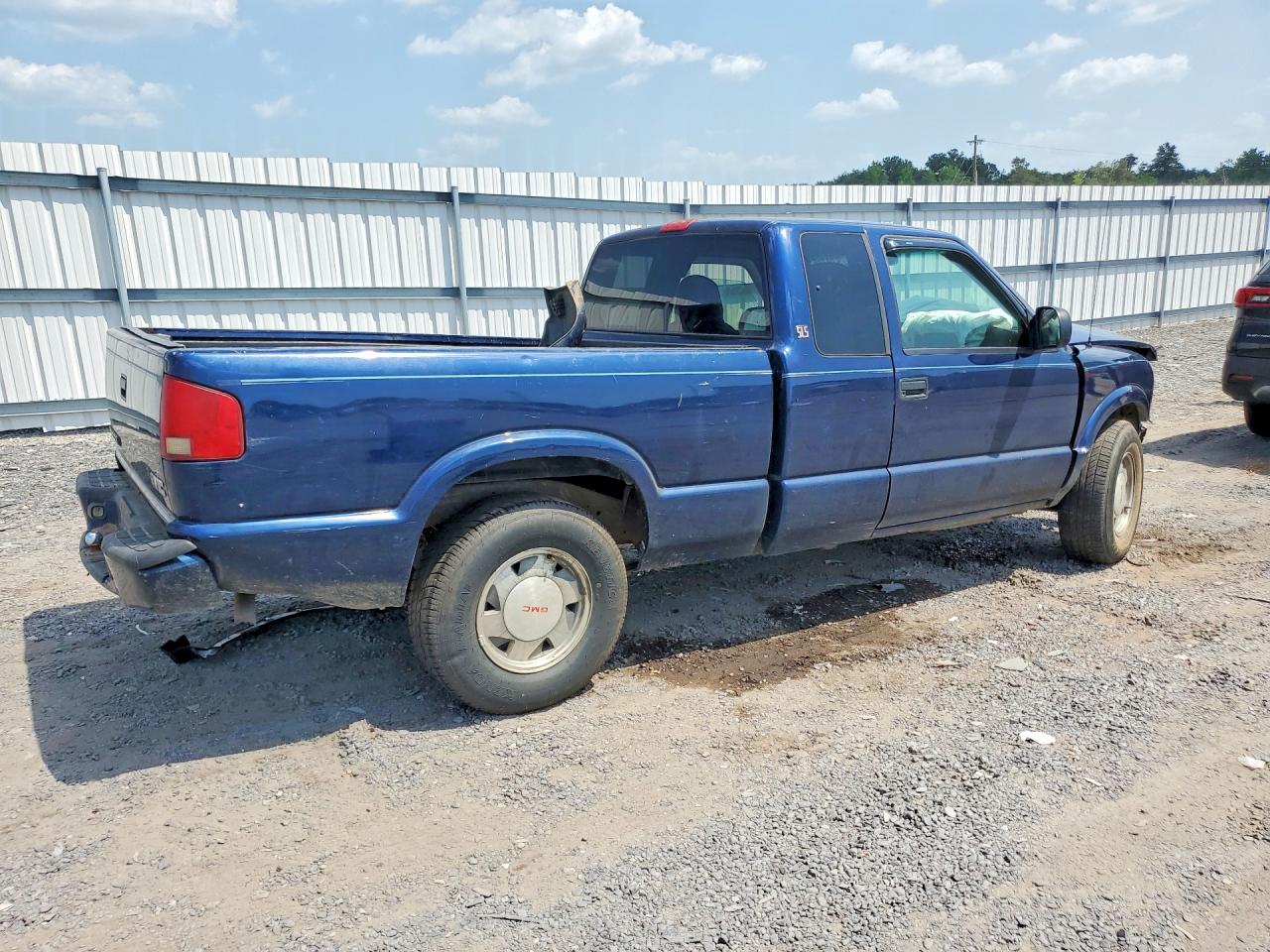 2003 Gmc Sonoma Blue vin: 1GTCS19X438188167