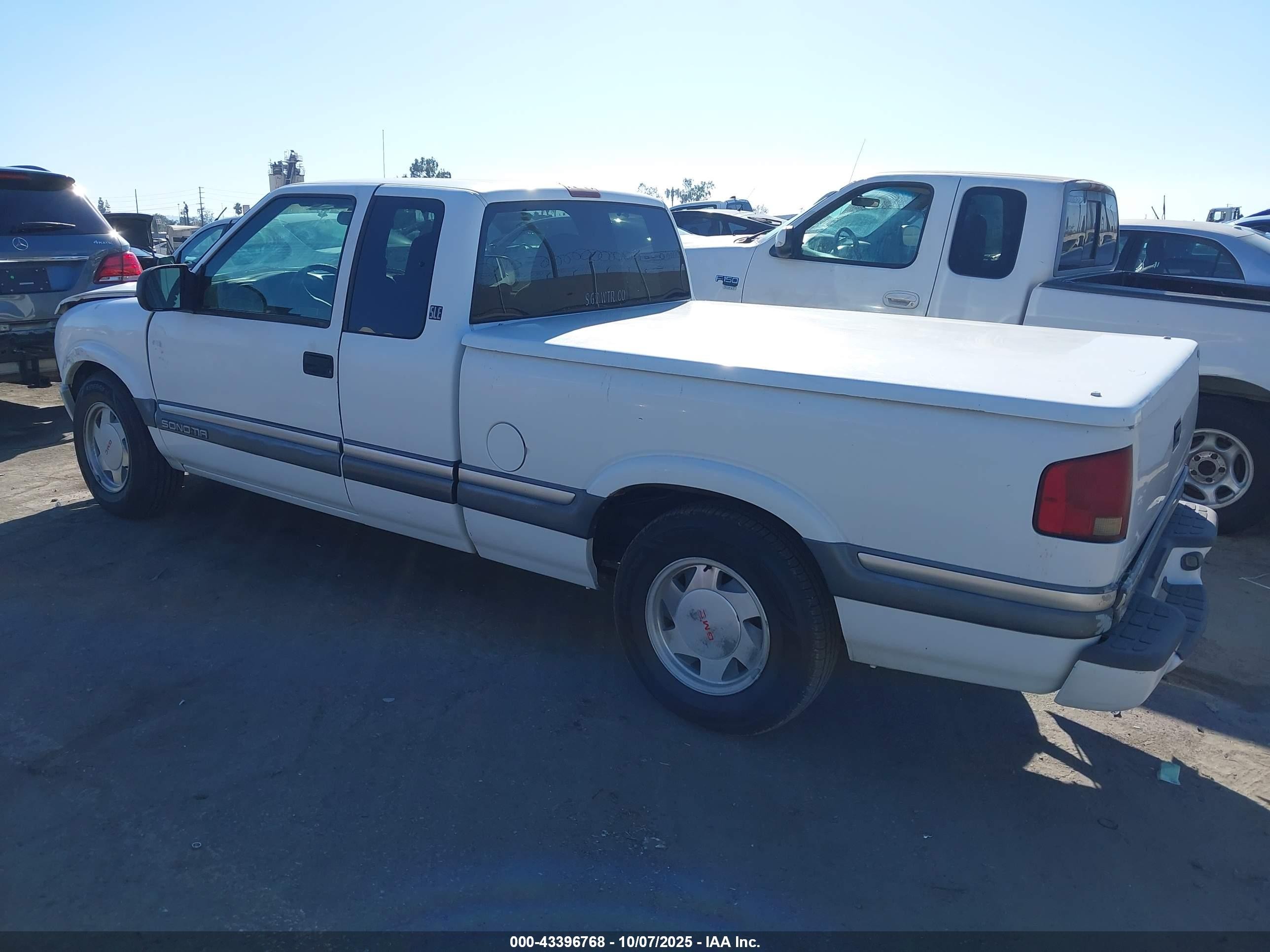 1999 Gmc Sonoma Sls White vin: 1GTCS19X5X8528075
