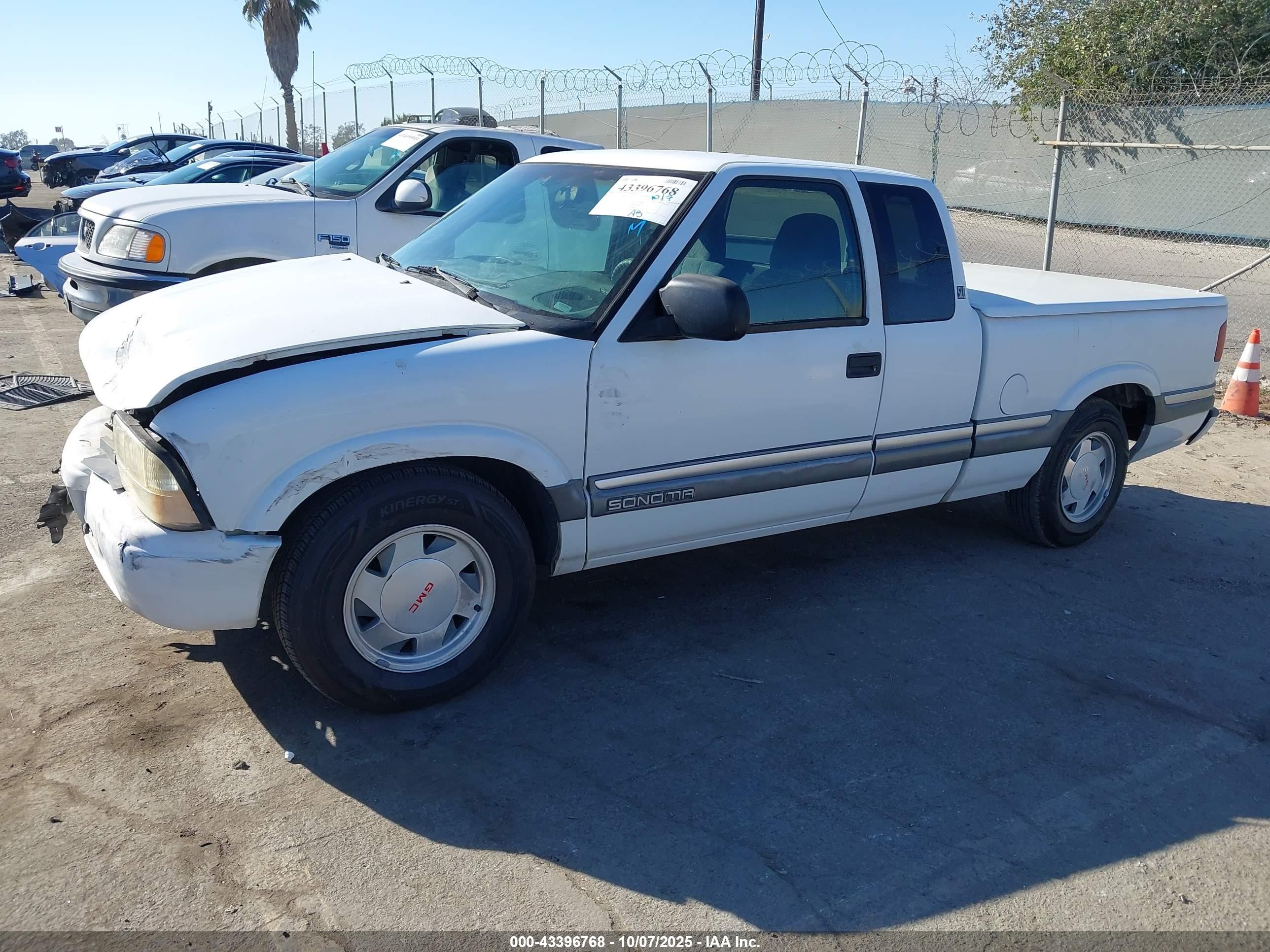 1999 Gmc Sonoma Sls White vin: 1GTCS19X5X8528075