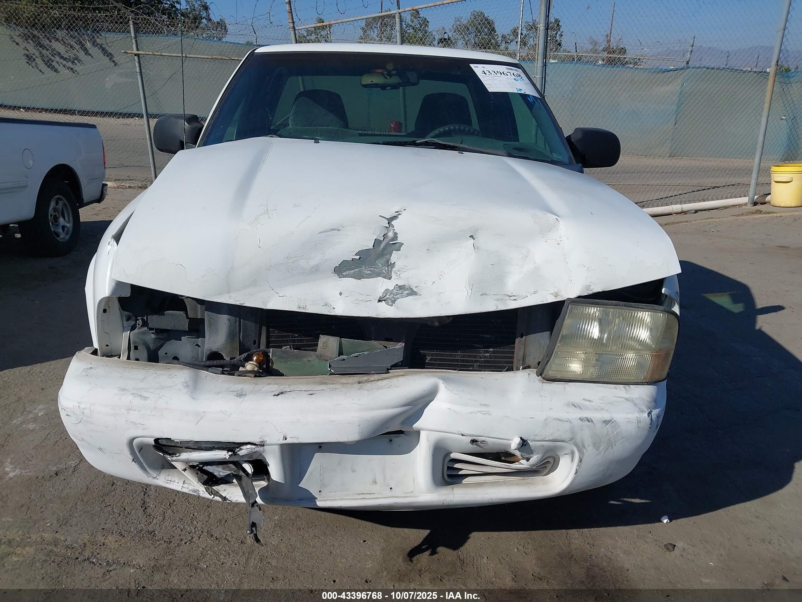 1999 Gmc Sonoma Sls White vin: 1GTCS19X5X8528075