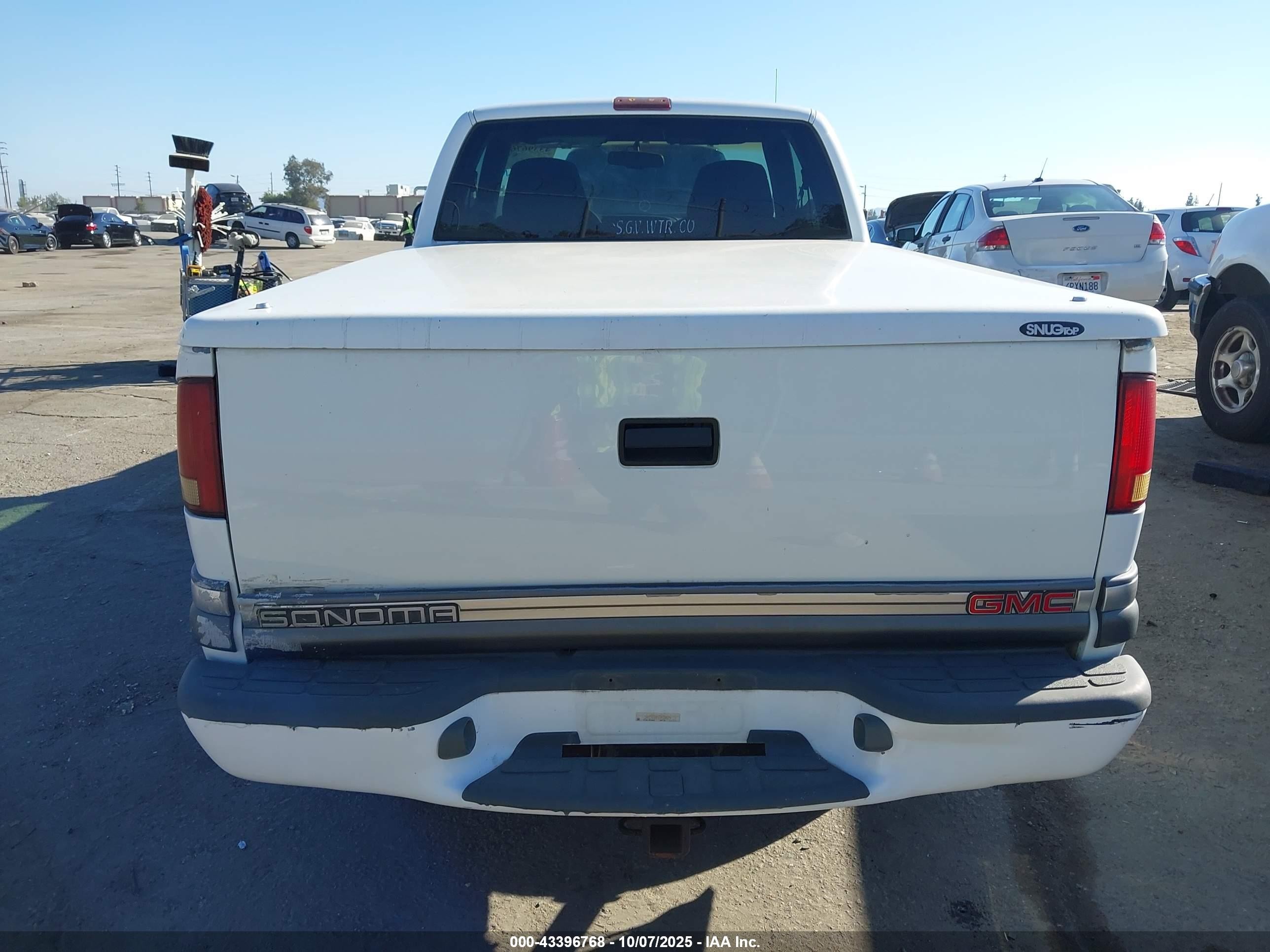1999 Gmc Sonoma Sls White vin: 1GTCS19X5X8528075