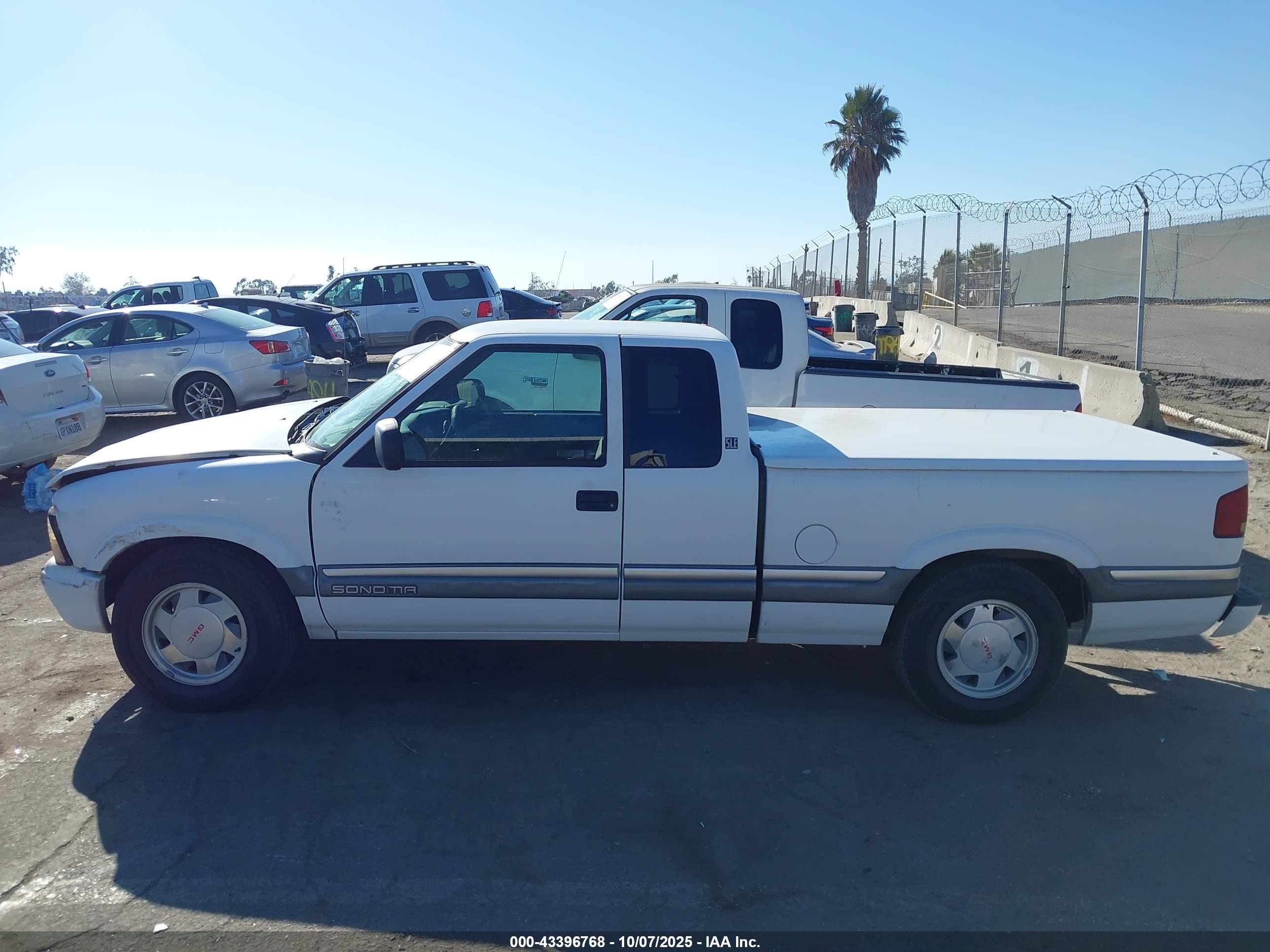 1999 Gmc Sonoma Sls White vin: 1GTCS19X5X8528075