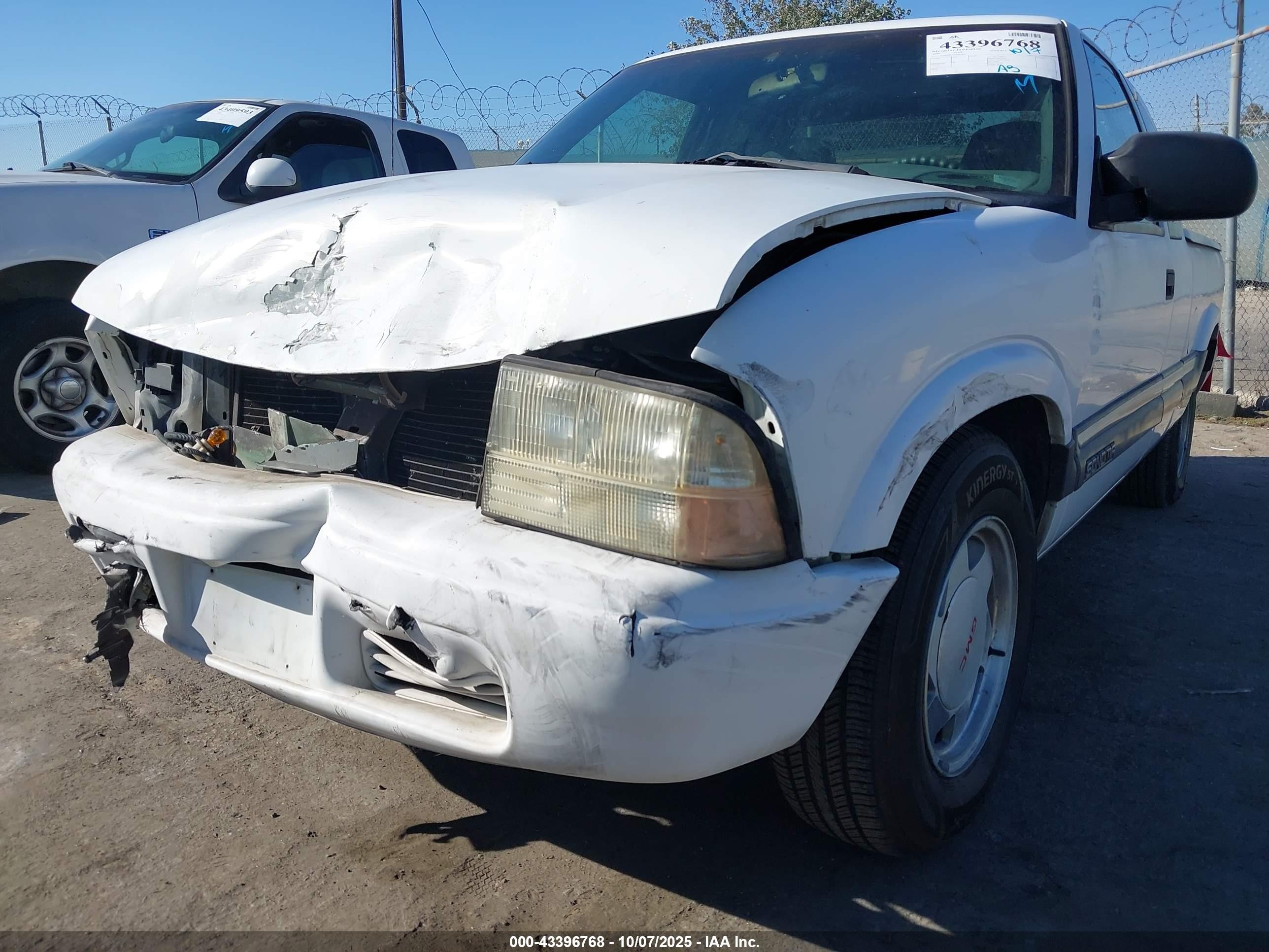 1999 Gmc Sonoma Sls White vin: 1GTCS19X5X8528075