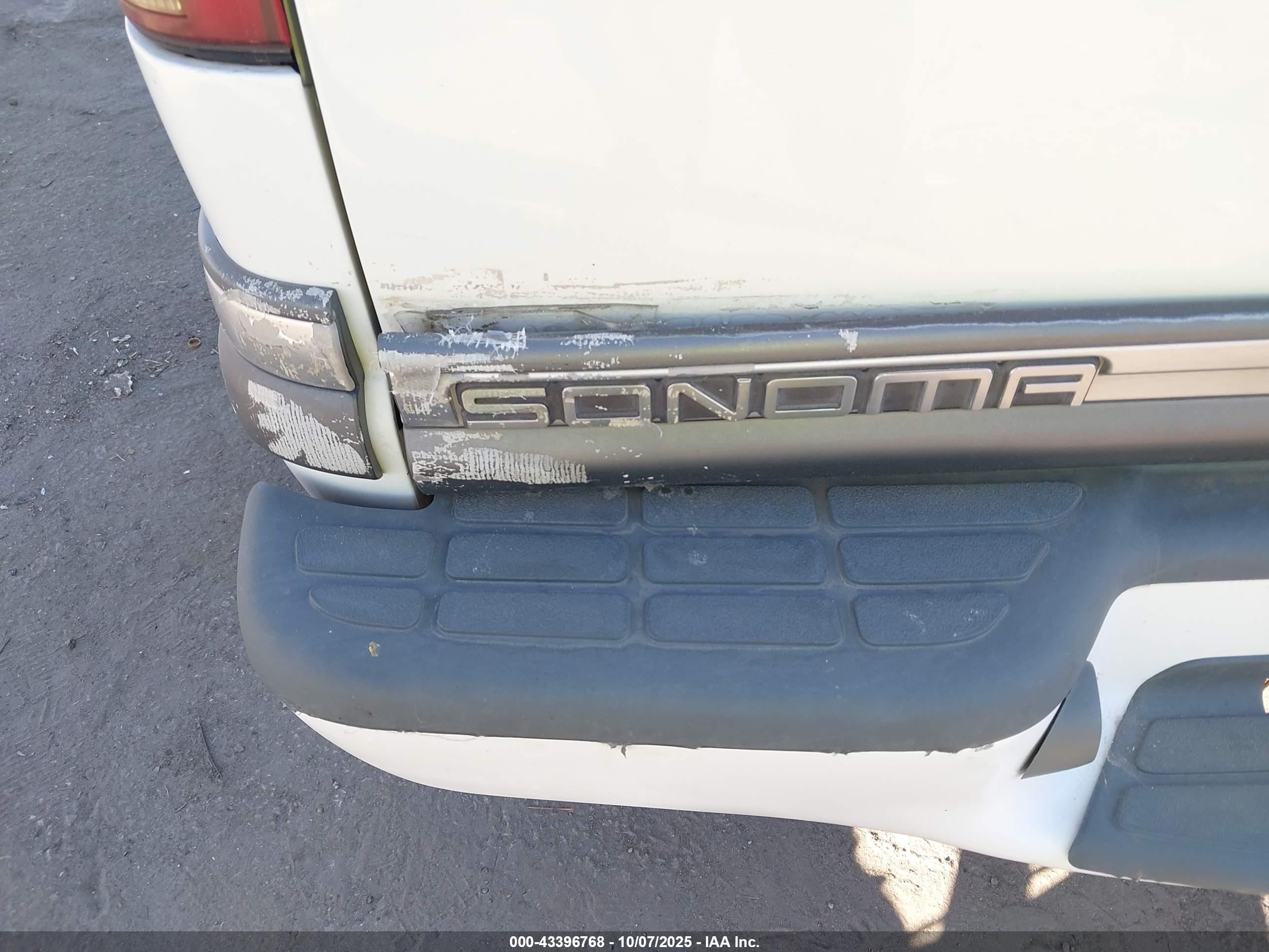 1999 Gmc Sonoma Sls White vin: 1GTCS19X5X8528075