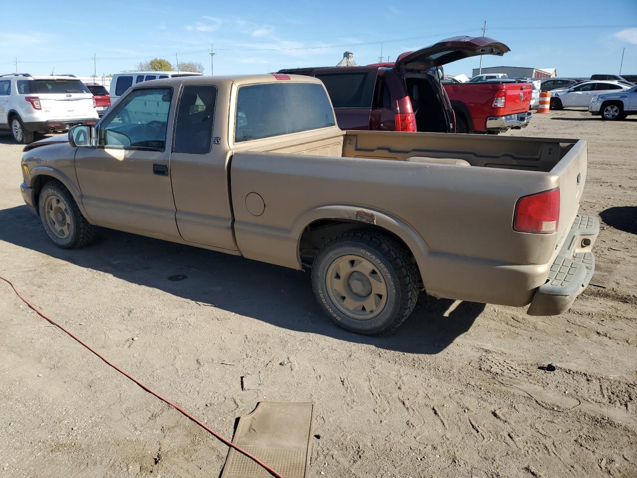 1999 Gmc Sonoma Gold vin: 1GTCS19X7X8504750