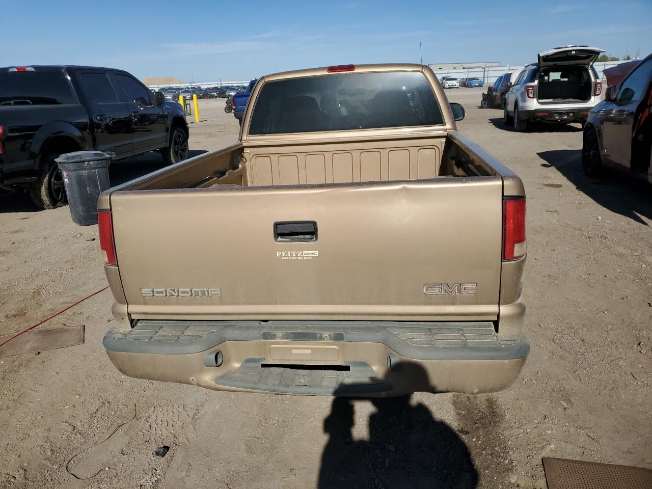 1999 Gmc Sonoma Gold vin: 1GTCS19X7X8504750
