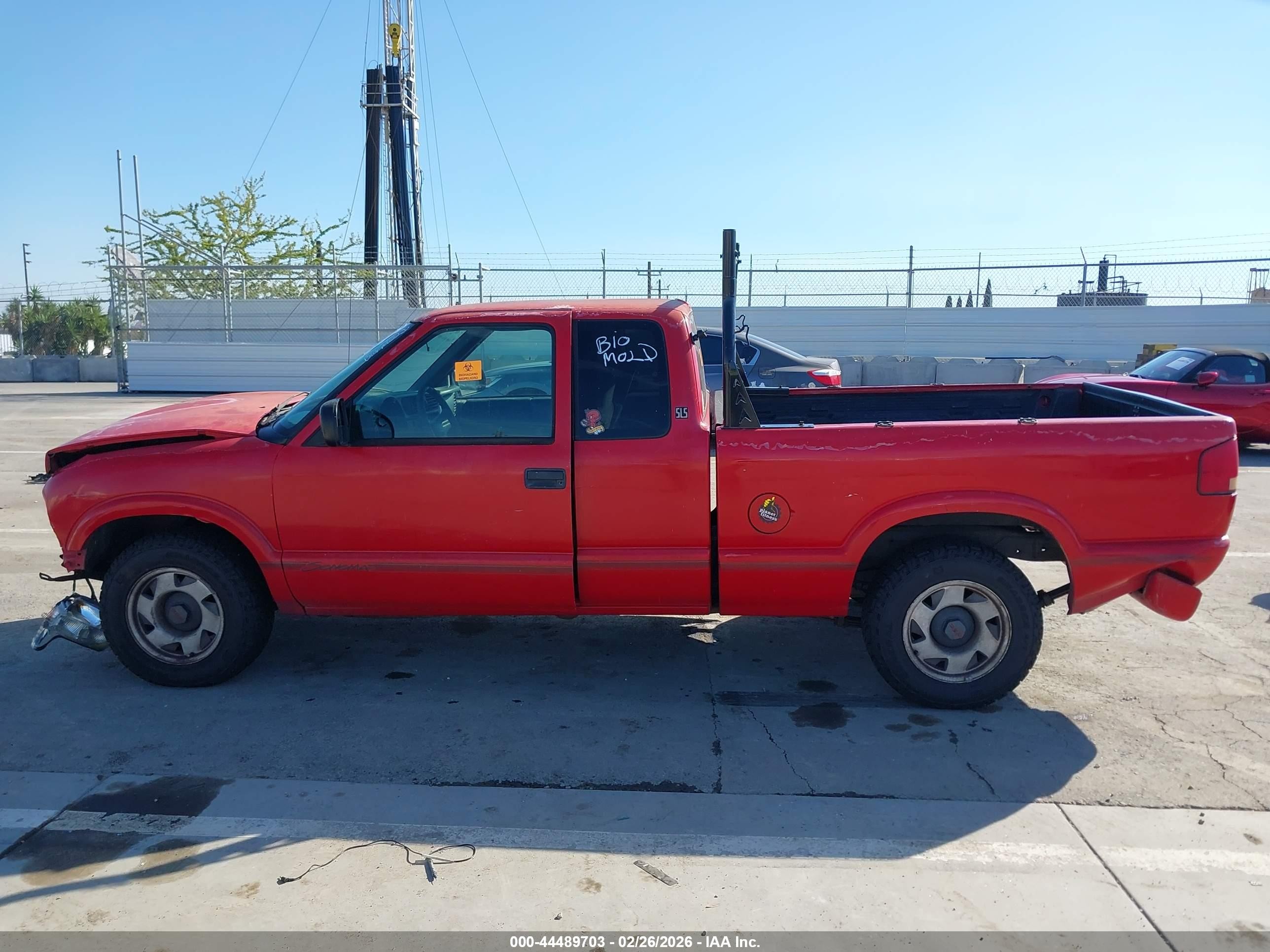 1999 Gmc Sonoma Sls Red vin: 1GTCS19X7X8530295