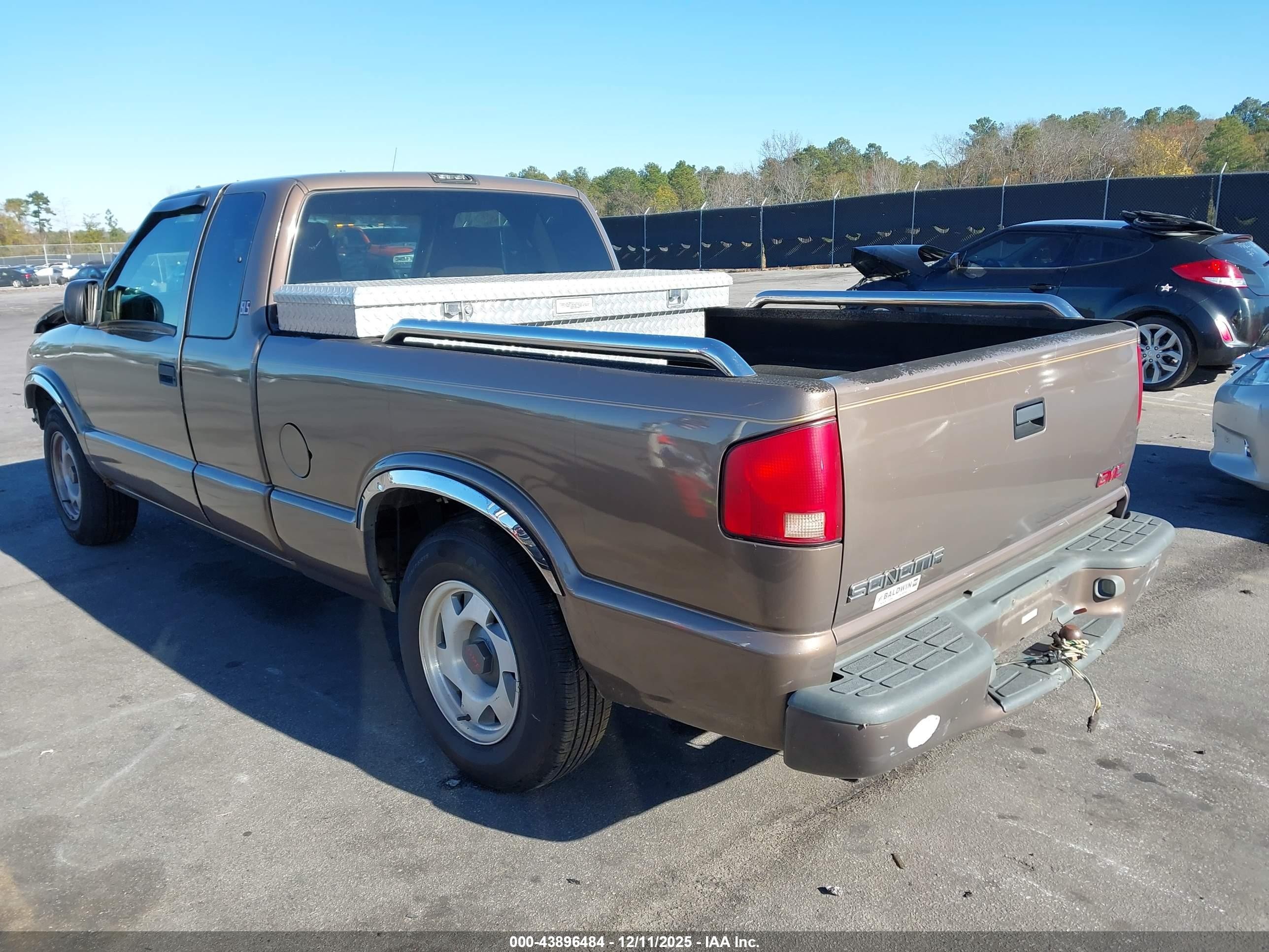 1999 Gmc Sonoma Sls Brown vin: 1GTCS19XXX8513684