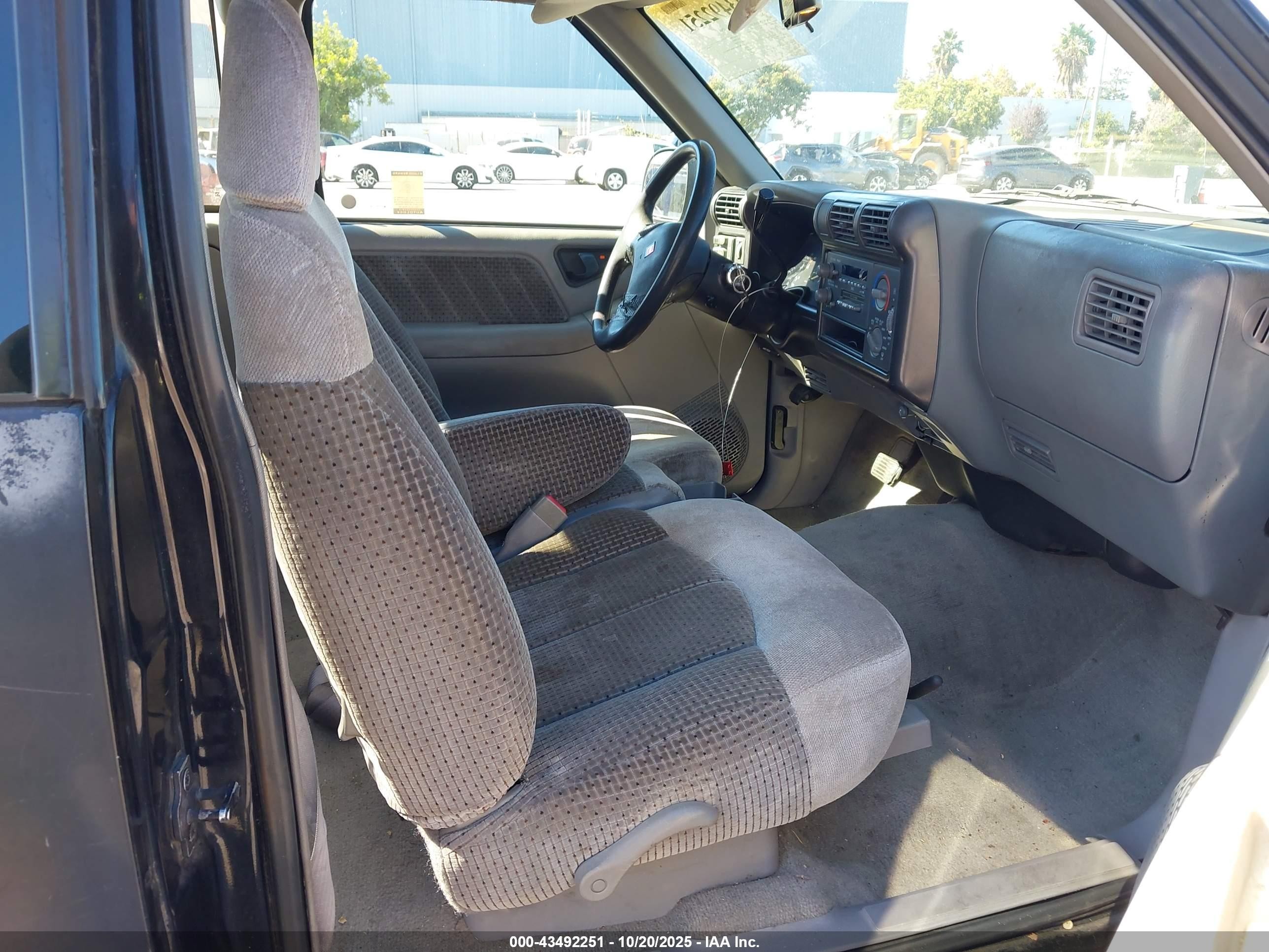 1994 Gmc Sonoma   Black vin: 1GTCS19Z4RK500355