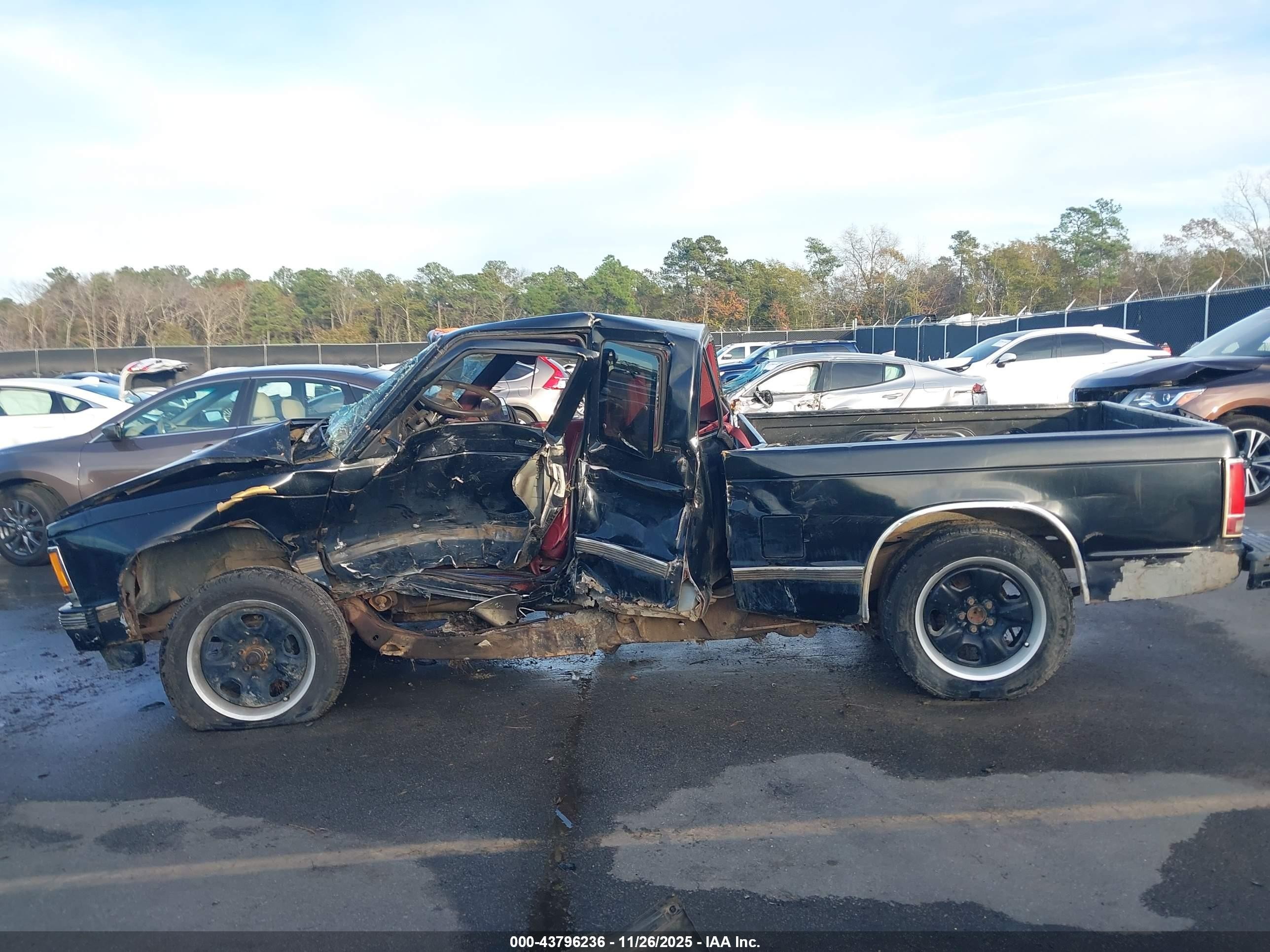 1991 Gmc Sonoma   Black vin: 1GTCS19ZXM2544532