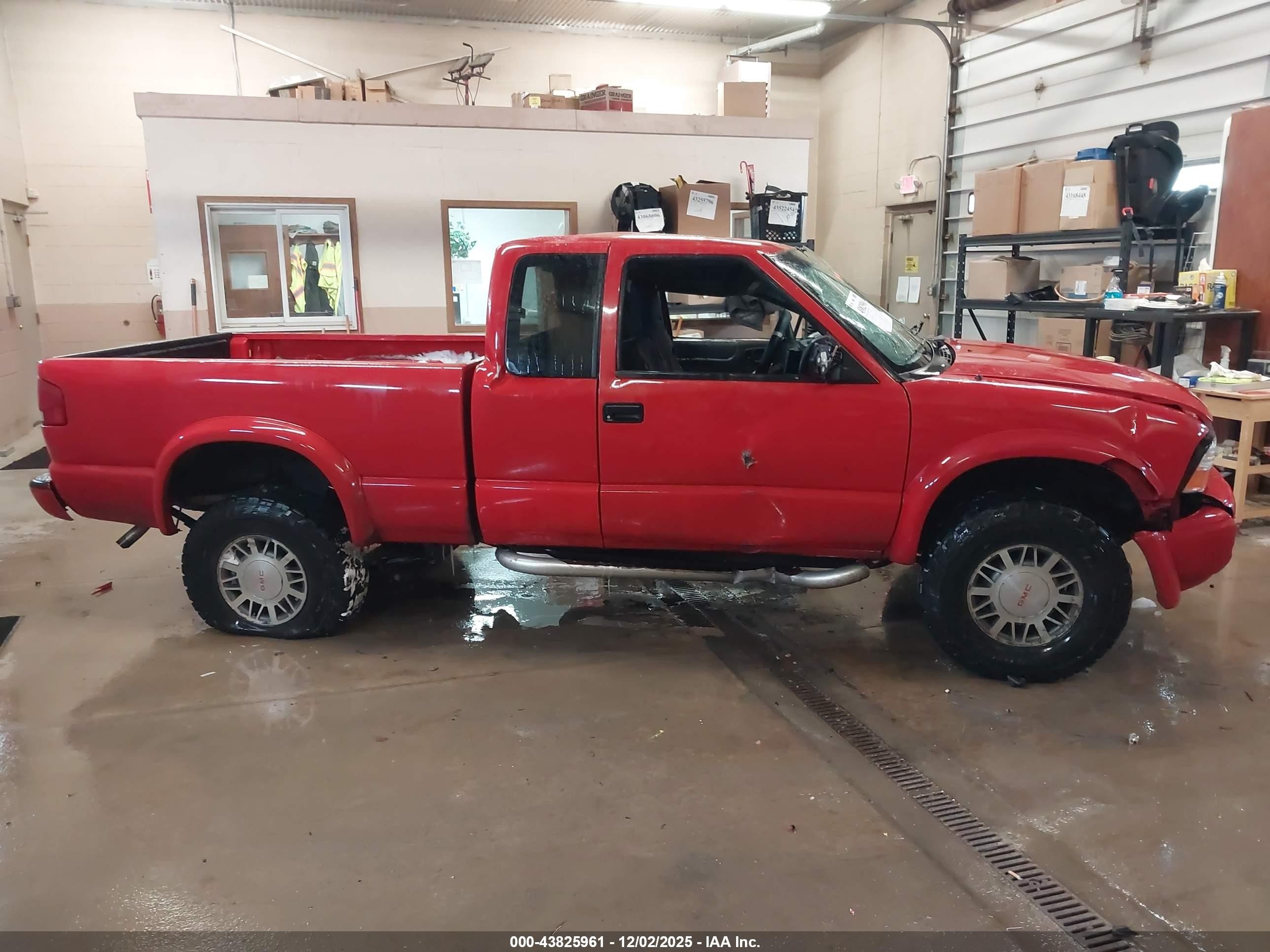 2000 Gmc Sonoma Sls Red vin: 1GTCT19W3Y8300548