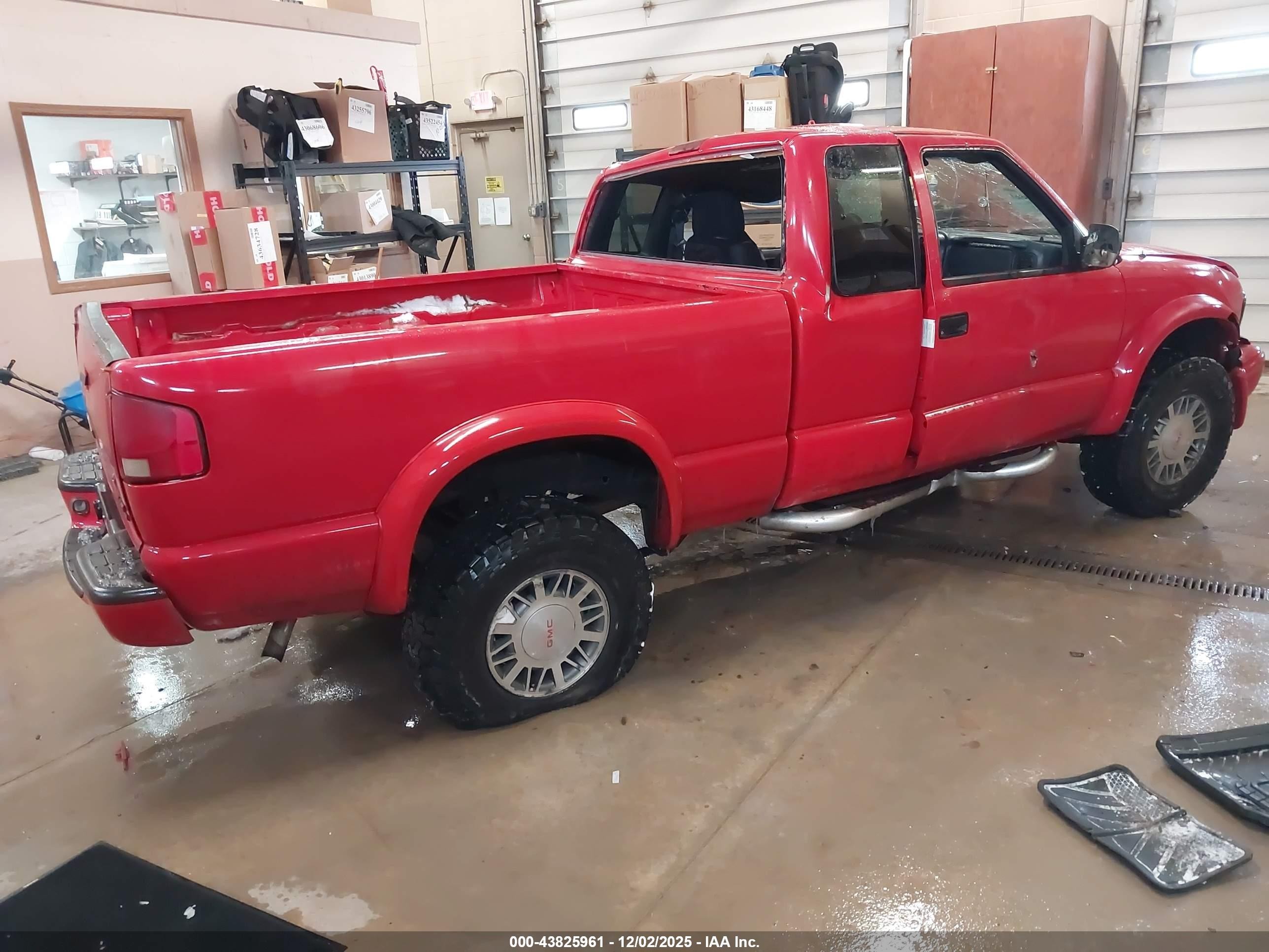 2000 Gmc Sonoma Sls Red vin: 1GTCT19W3Y8300548