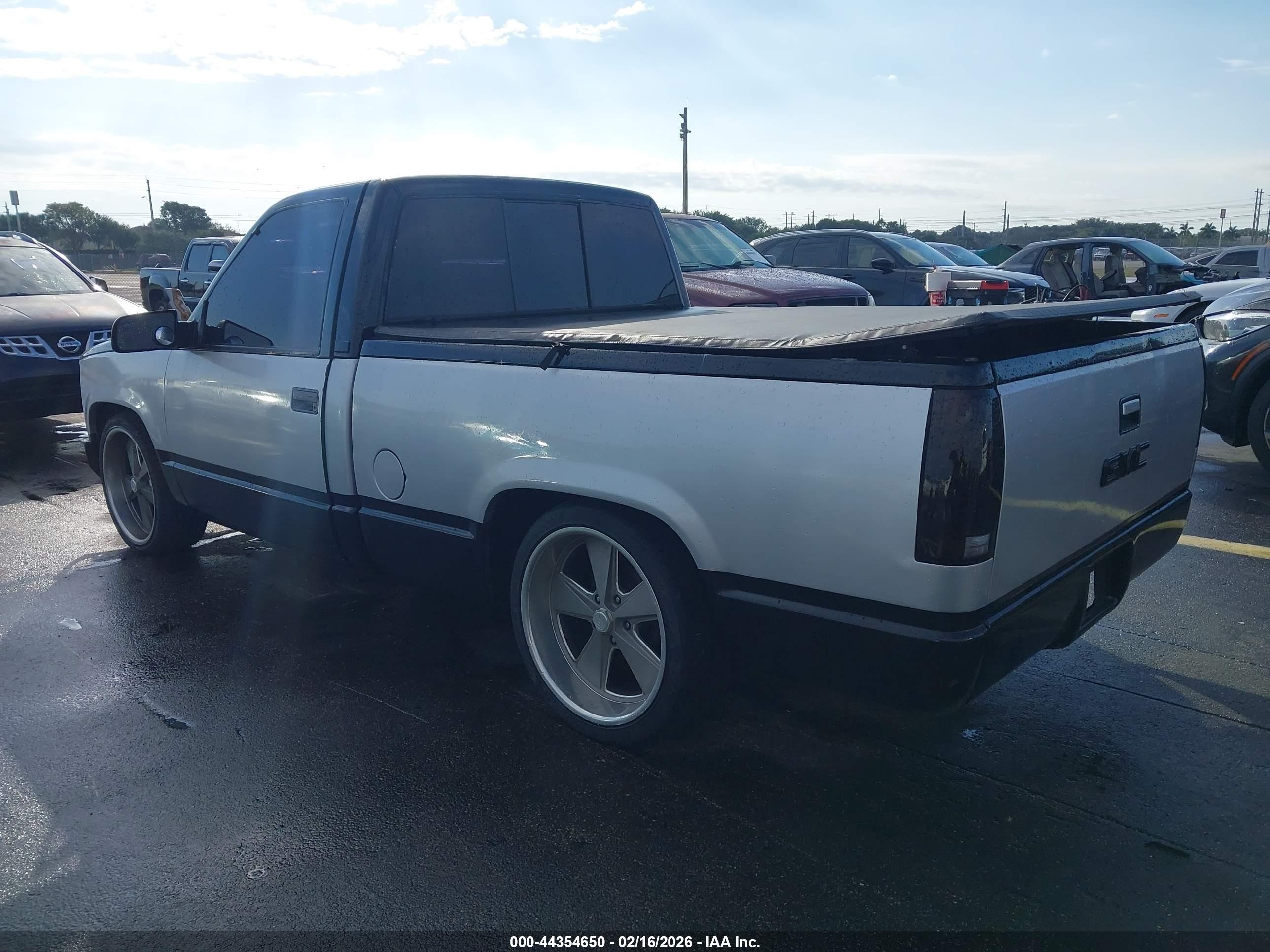 1989 Gmc Sierra C1500 Silver vin: 1GTDC14K4KZ526852