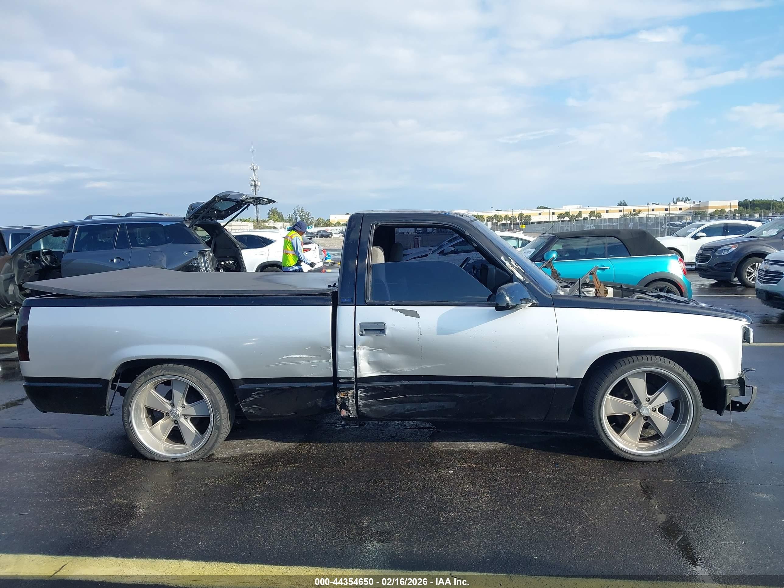 1989 Gmc Sierra C1500 Silver vin: 1GTDC14K4KZ526852