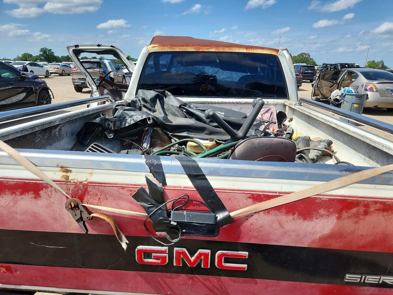 1990 Gmc Sierra C1500 Two Tone vin: 1GTDC14Z7LZ546074