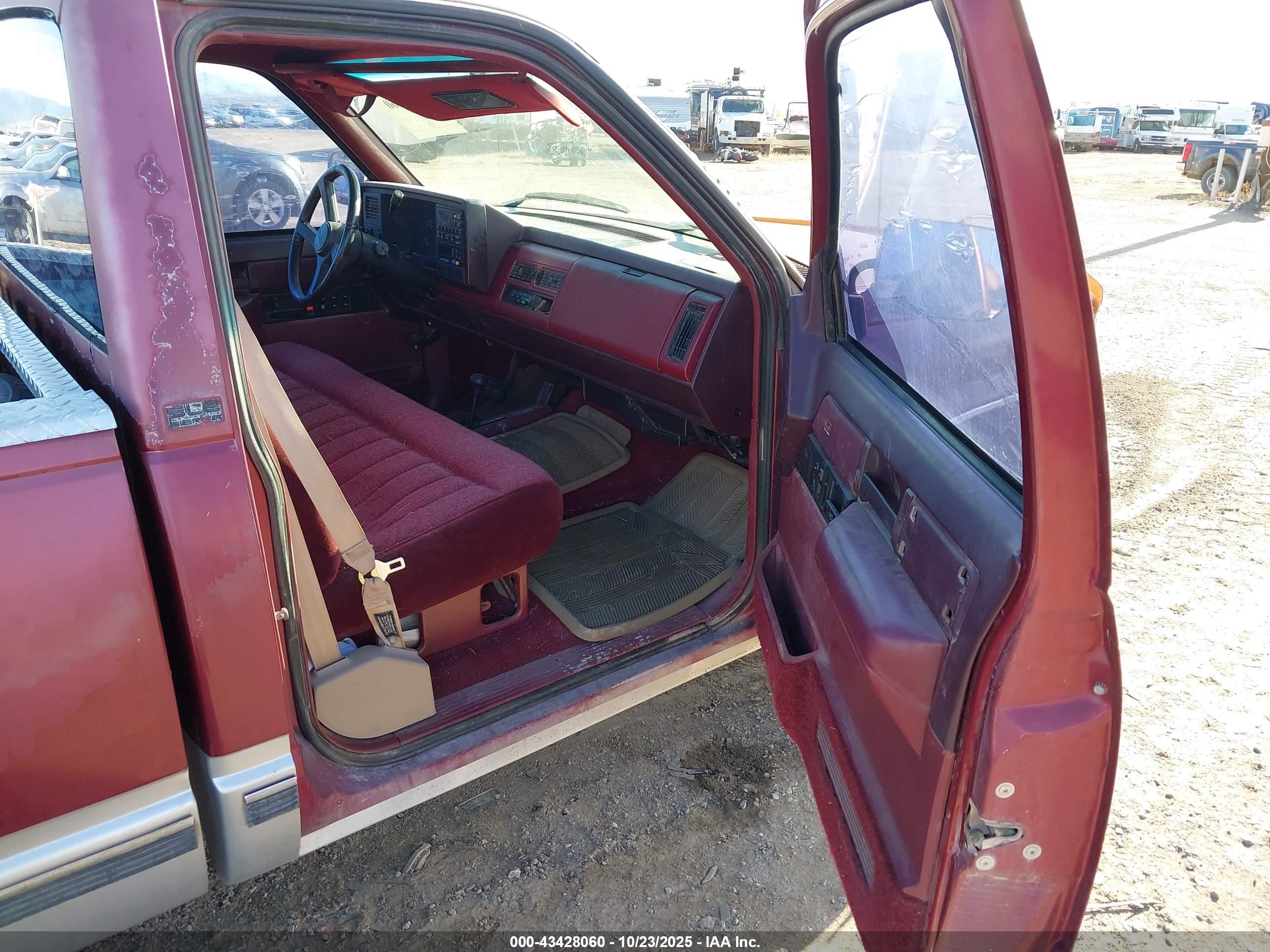 1988 Gmc Gmt-400 K1500 Red vin: 1GTDK14K3JE505547