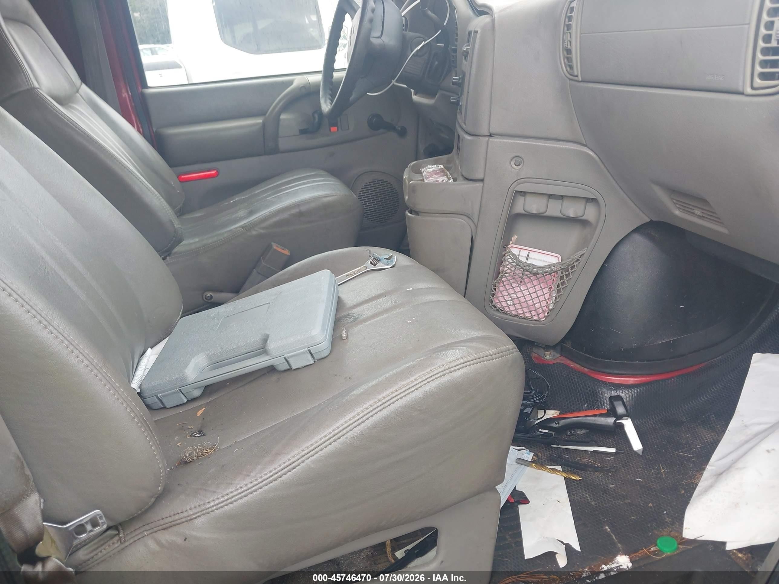 1999 Gmc Safari Standard Red vin: 1GTDM19W5XB518509