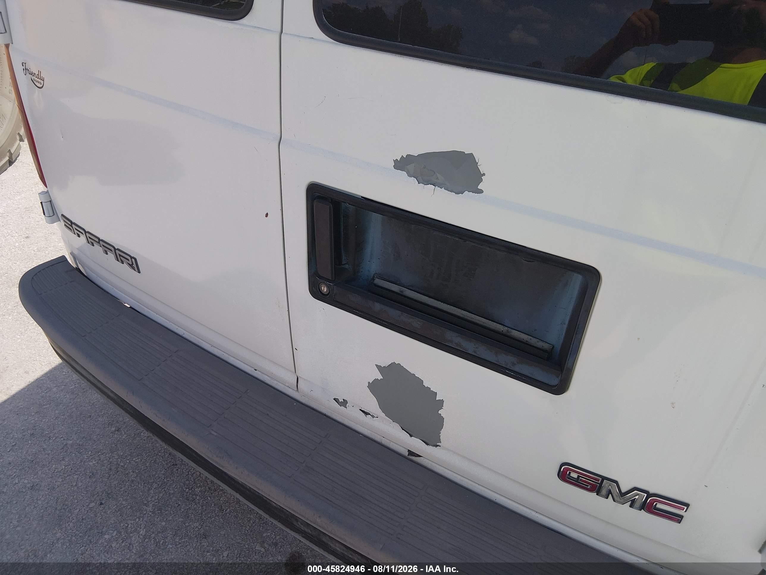 1998 Gmc Safari Standard White vin: 1GTDM19WXWB522442