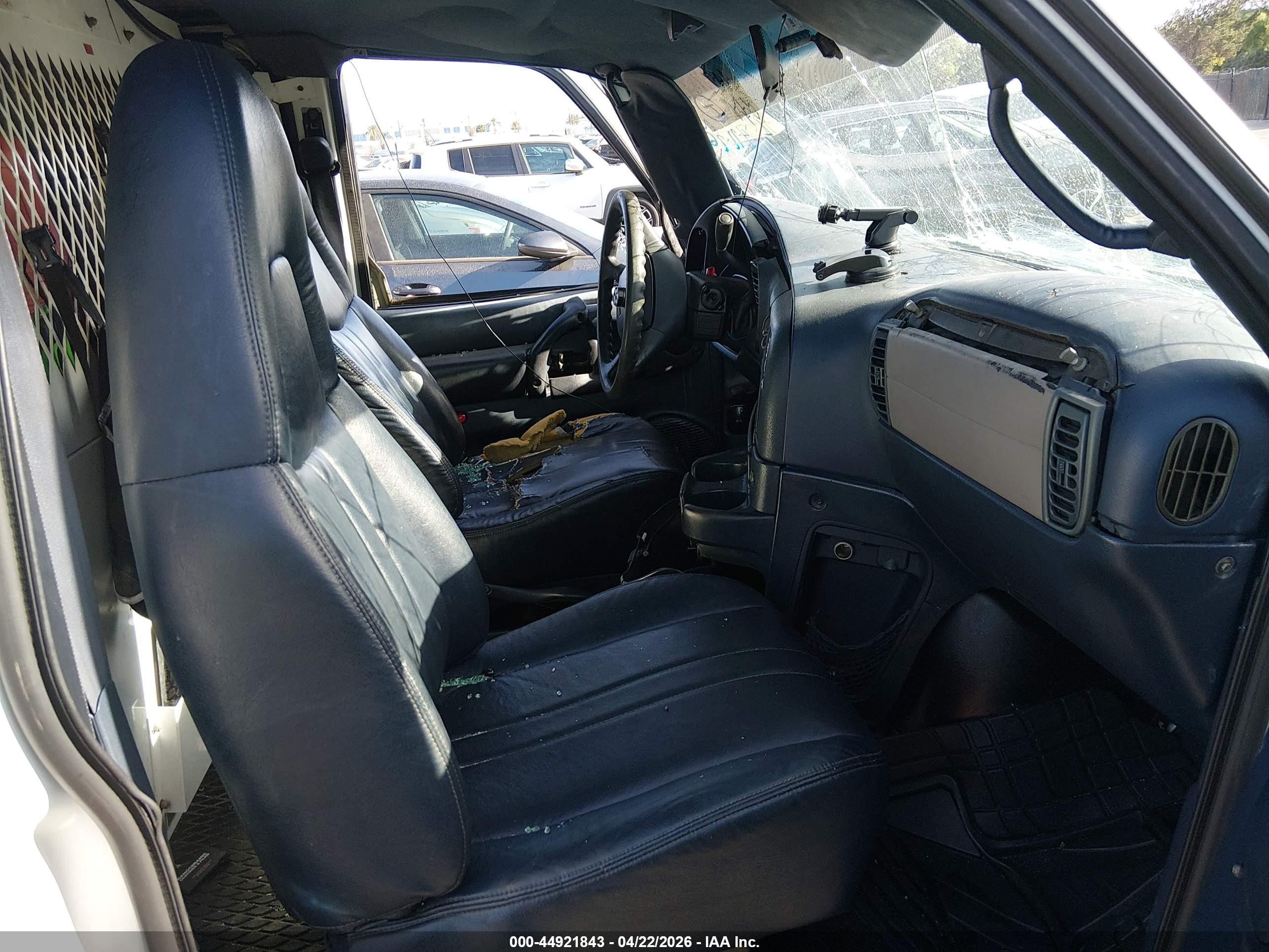 2002 Gmc Safari Sl White vin: 1GTDM19X22B514659